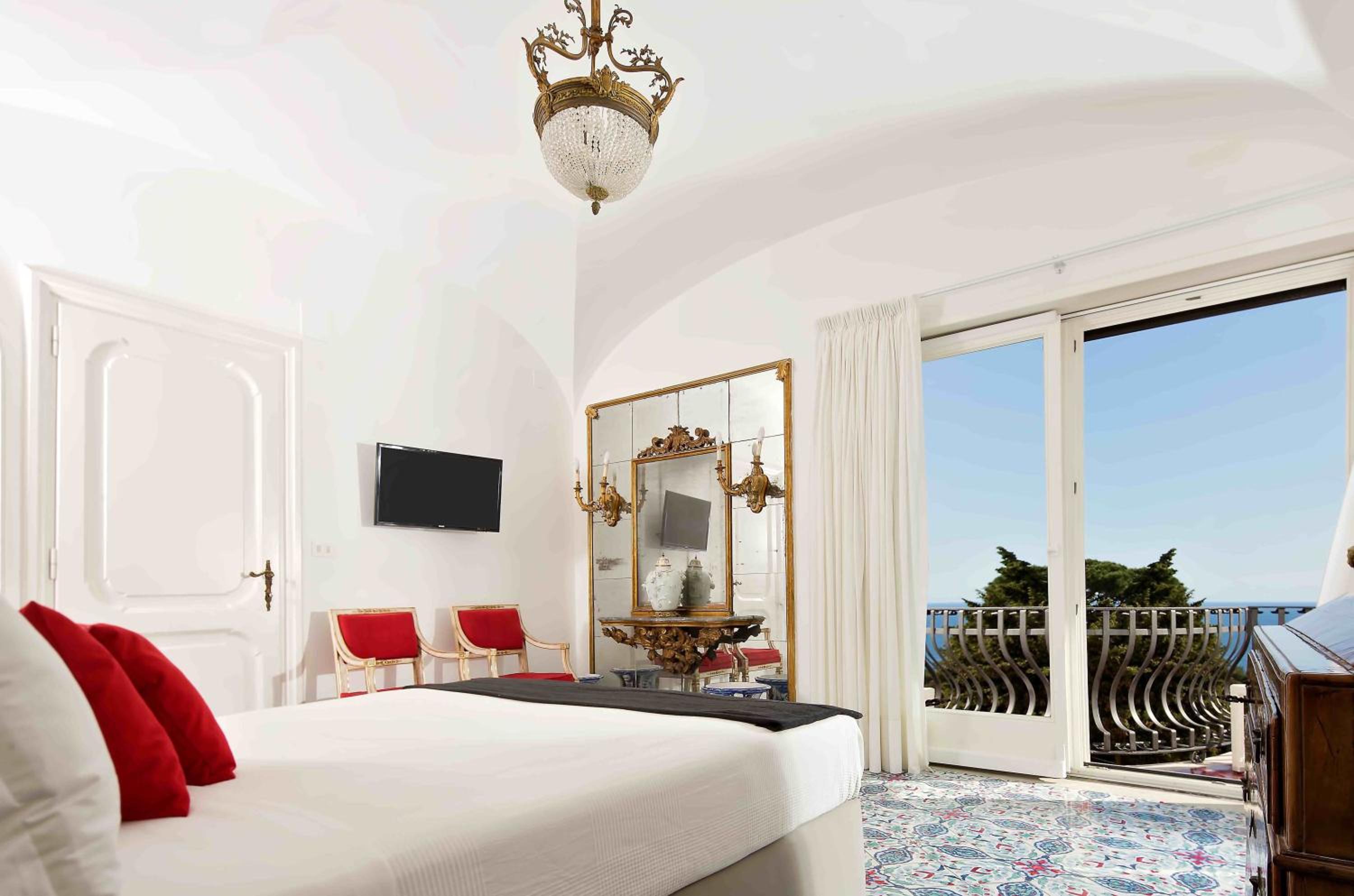 Suite with front sea view and balcony