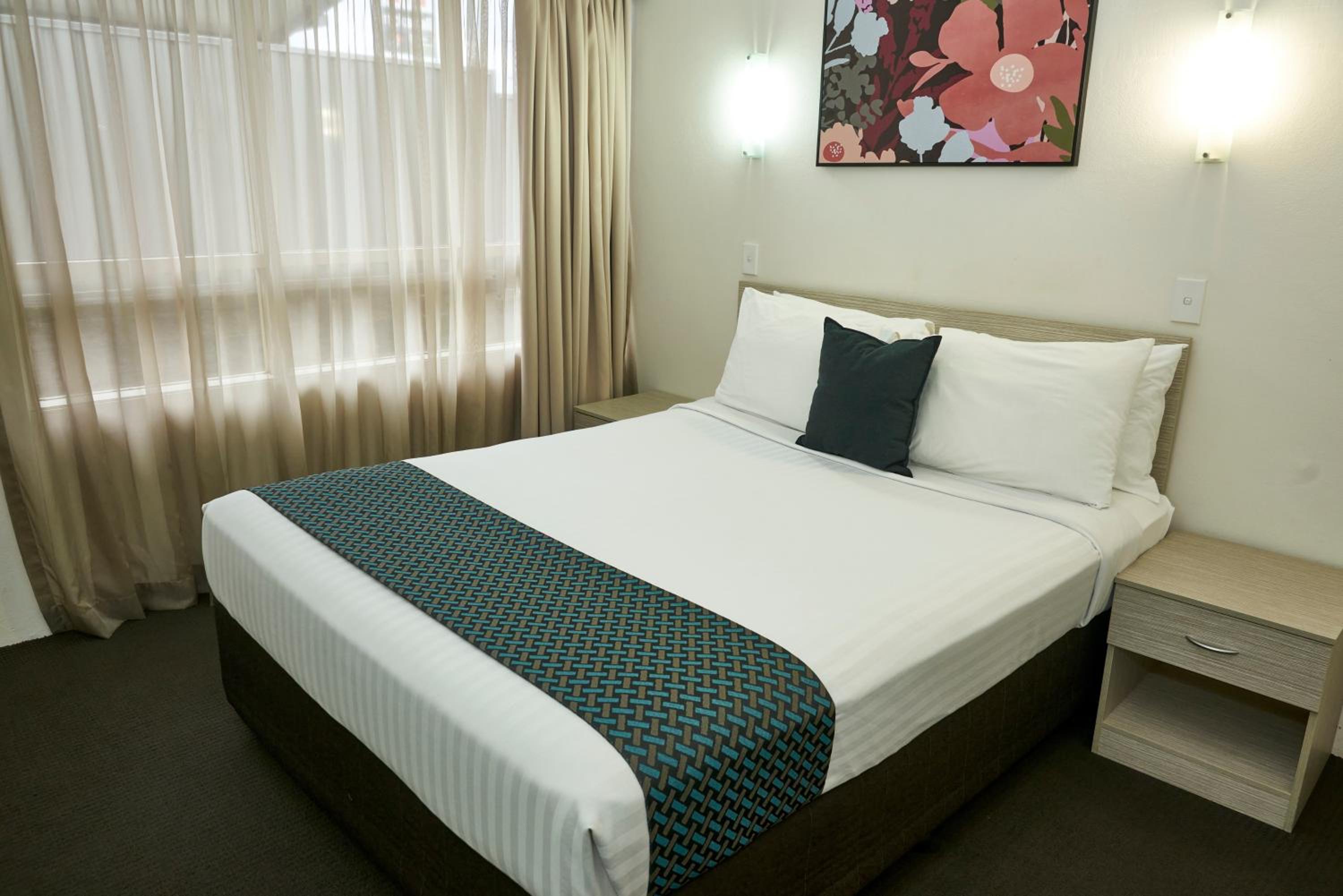 Queen Room photo 1