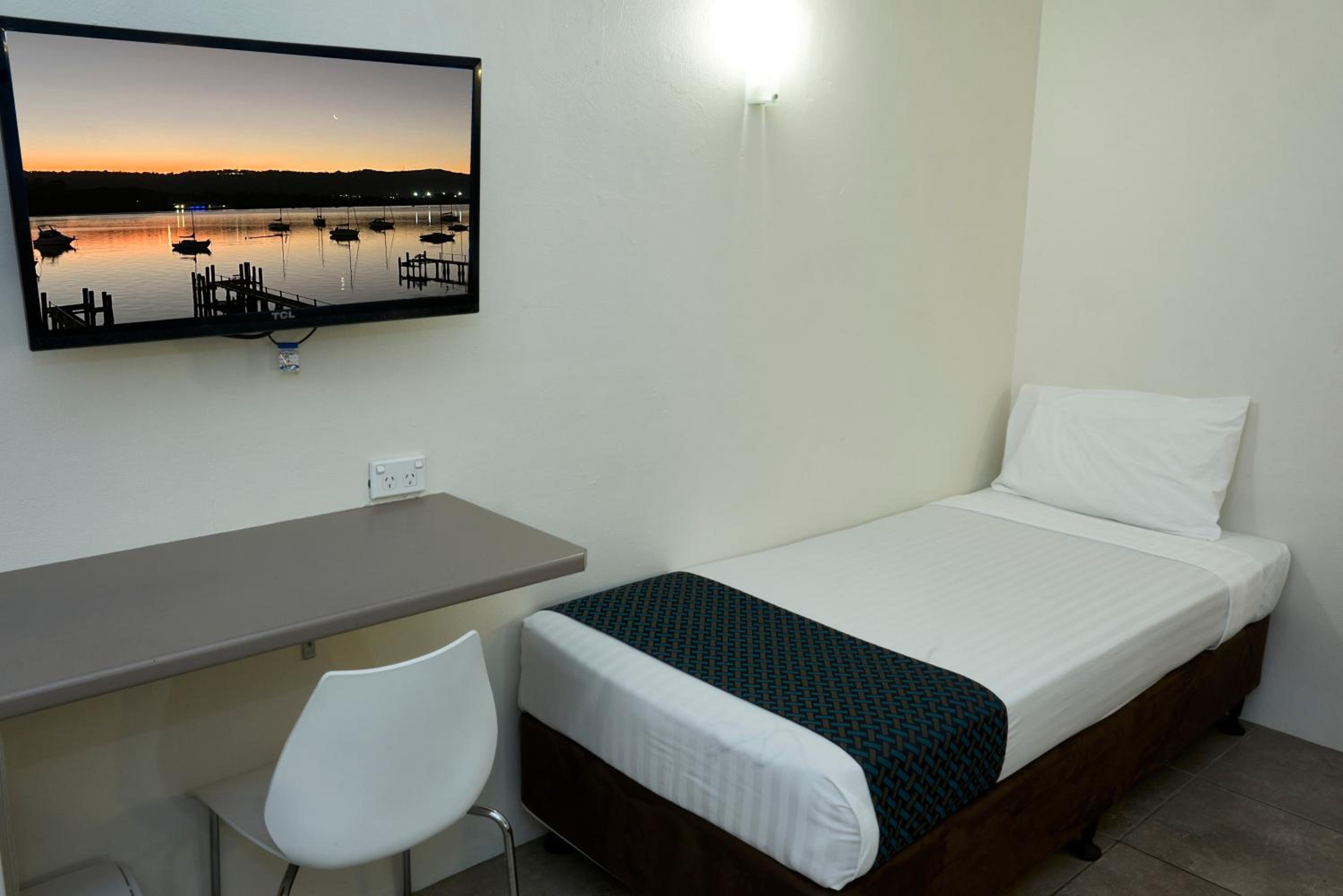 Basic Triple Room photo 2