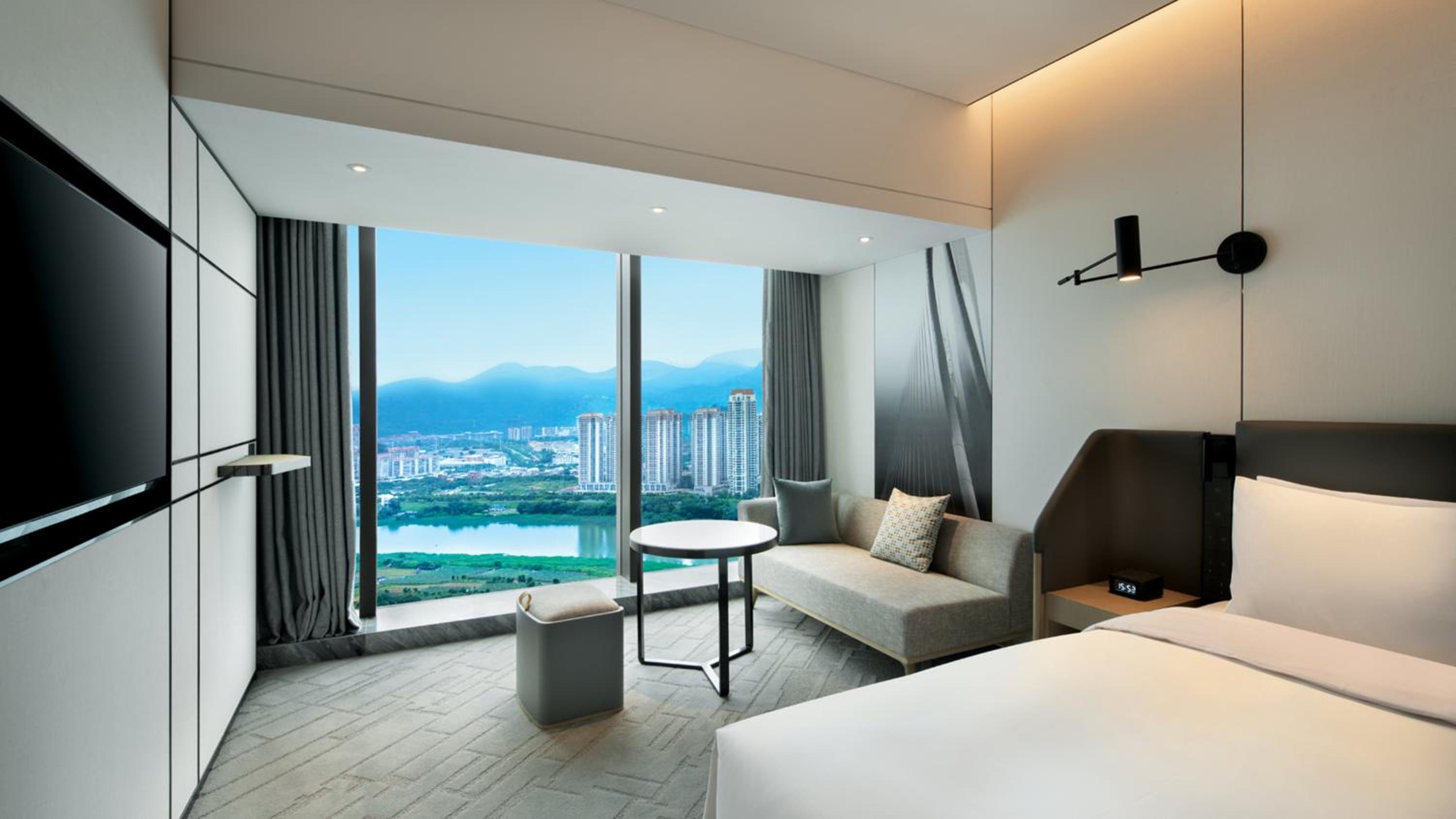 Premium King Room with River View - Photo 4