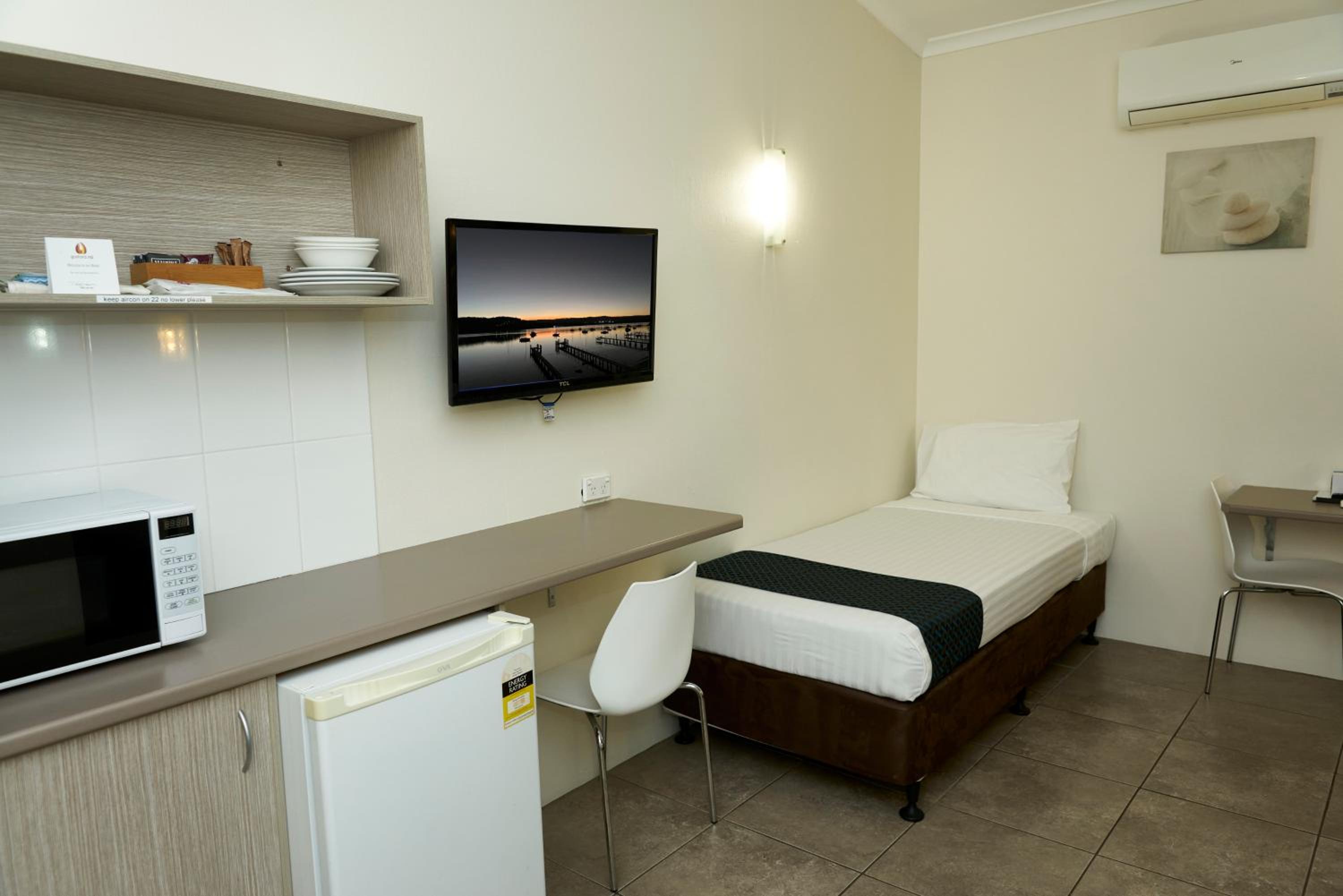 Basic Triple Room photo 3