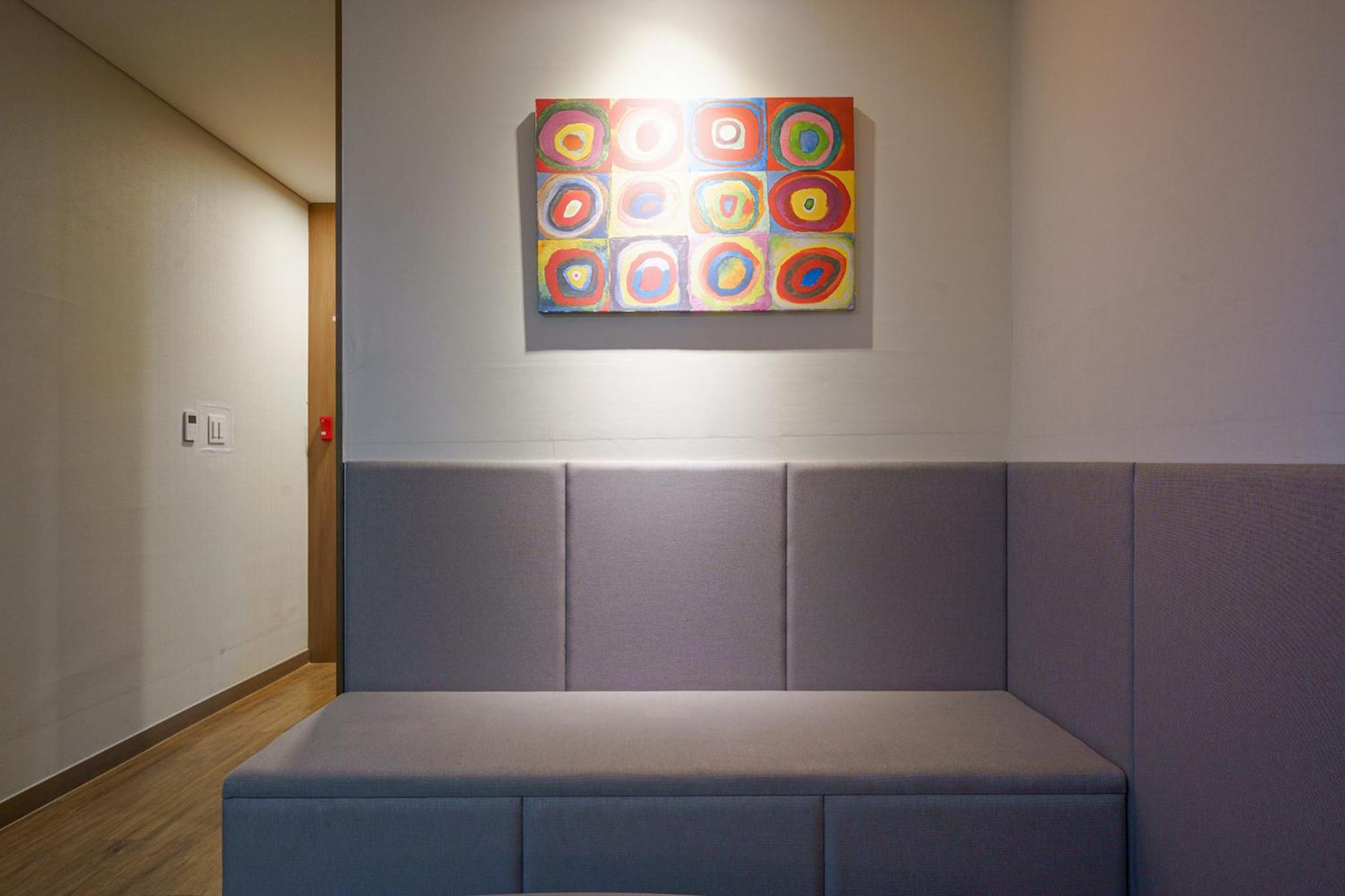 Deluxe King Room - Photo 8
