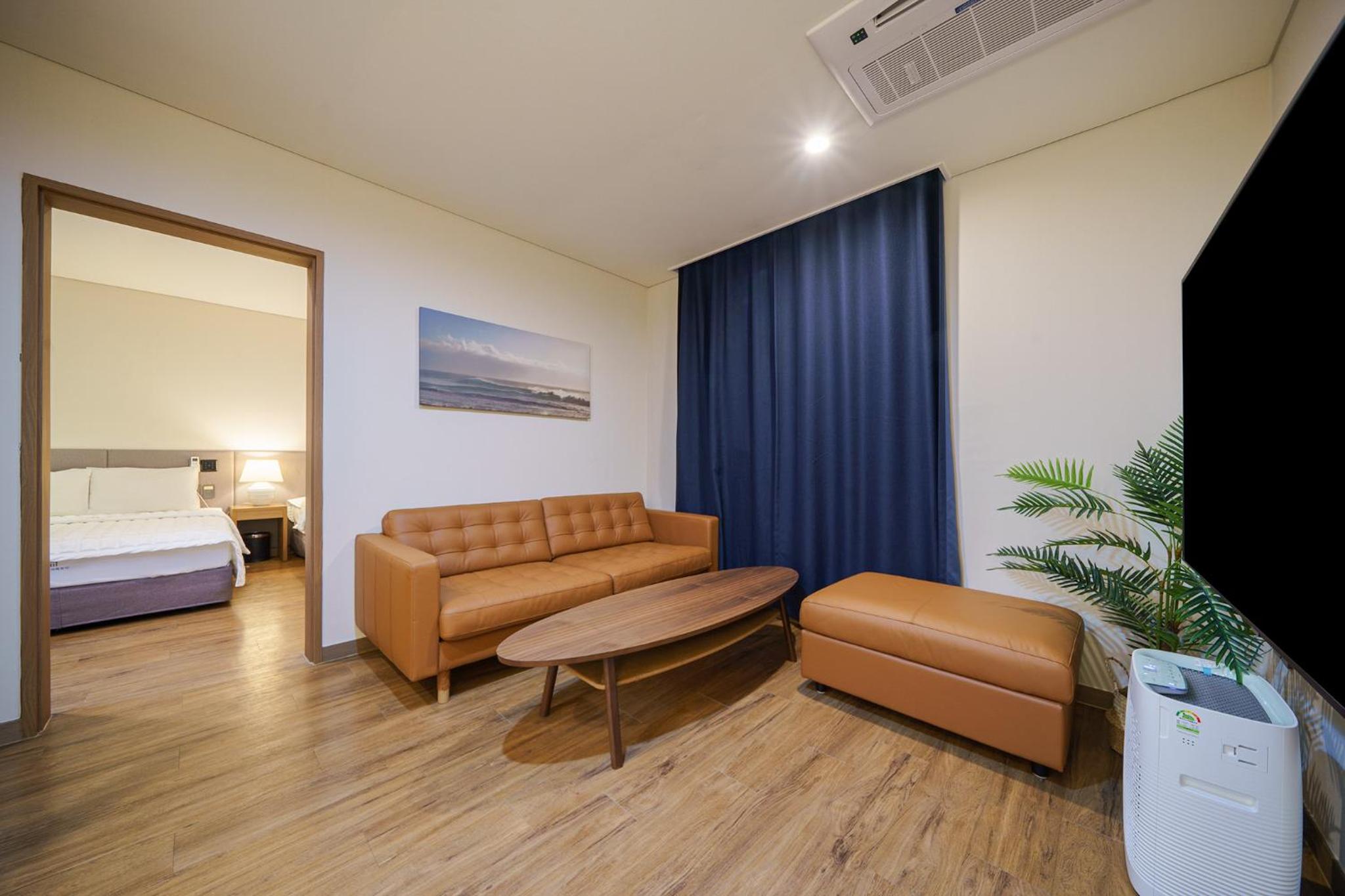 Deluxe King Suite - Photo 1