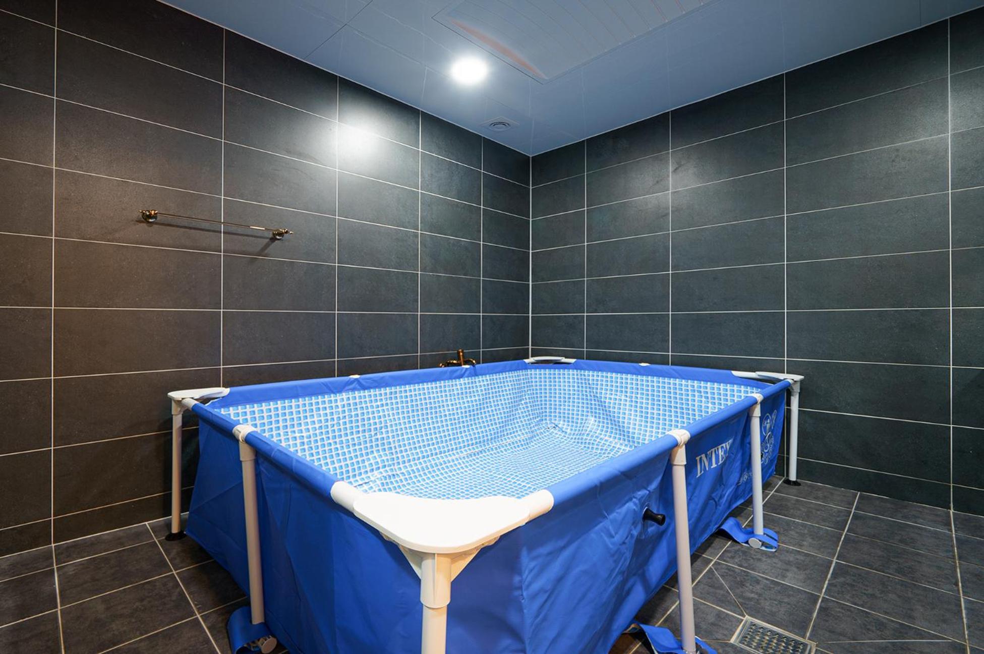Deluxe King Suite - Photo 4