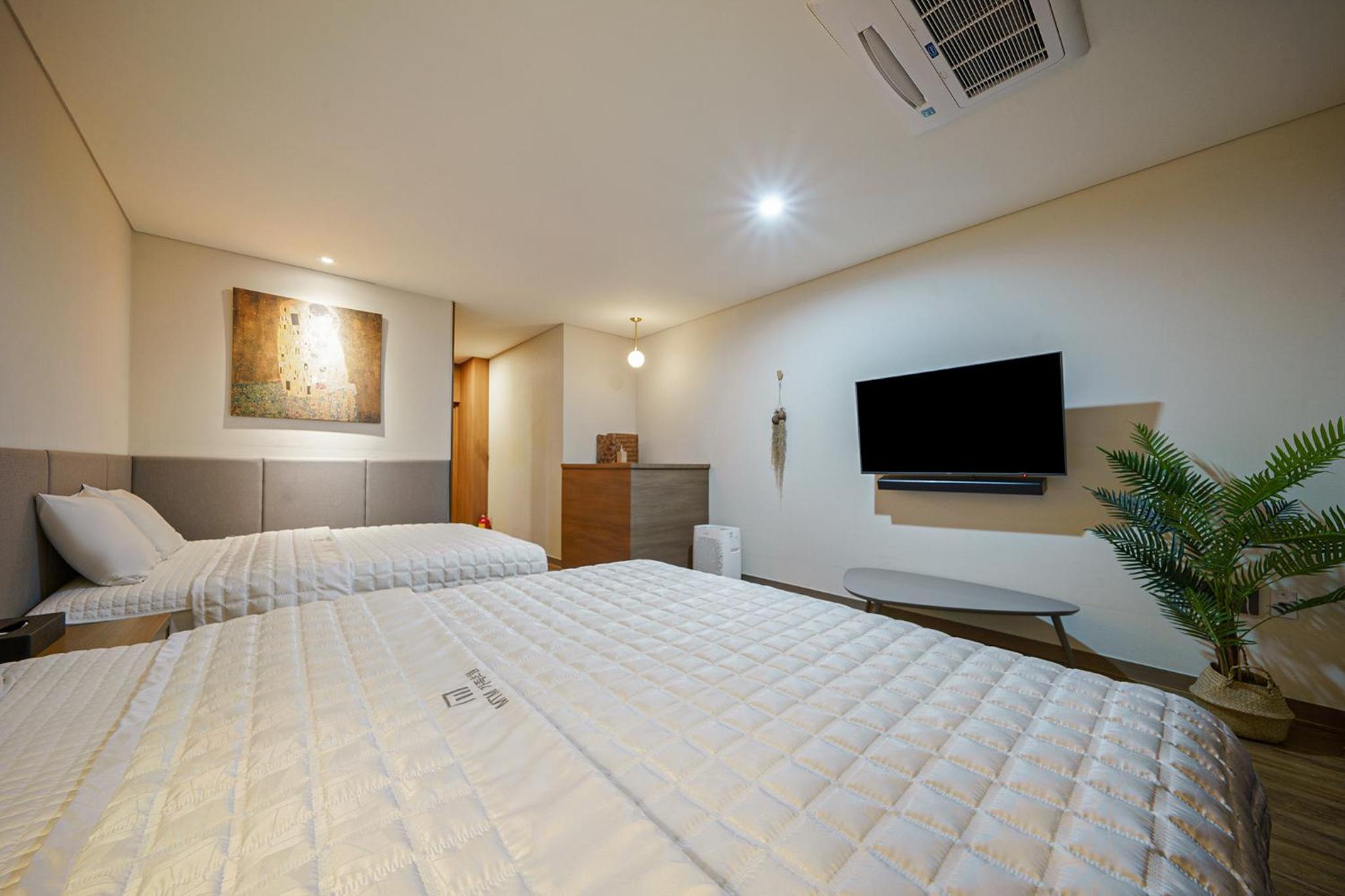 Deluxe Family Room - Photo 6