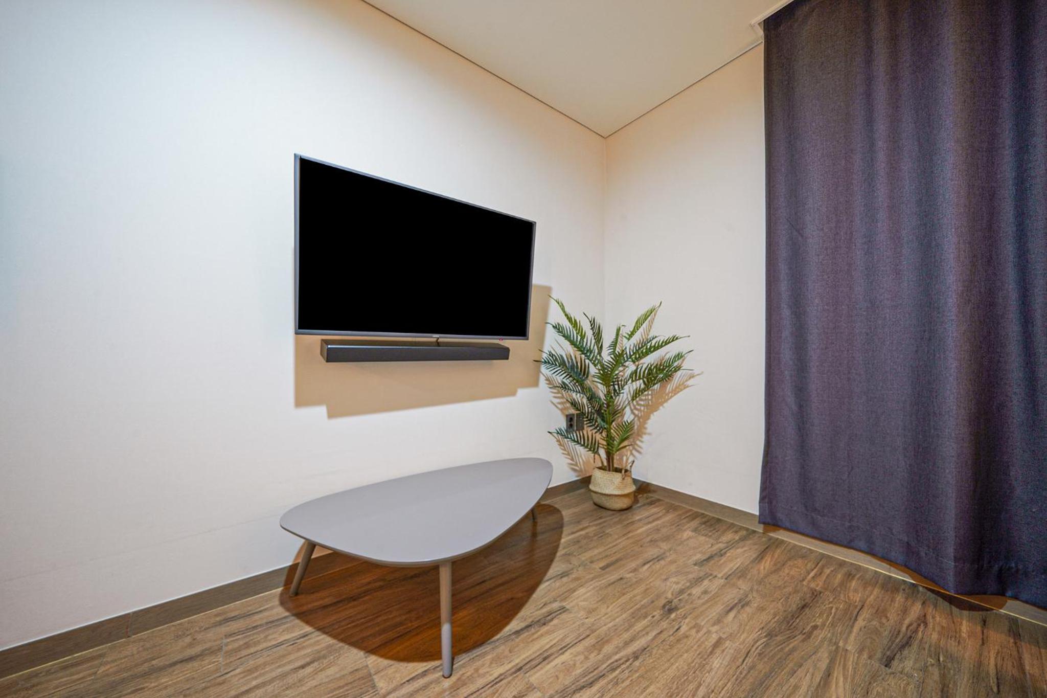 Deluxe Family Room - Photo 1