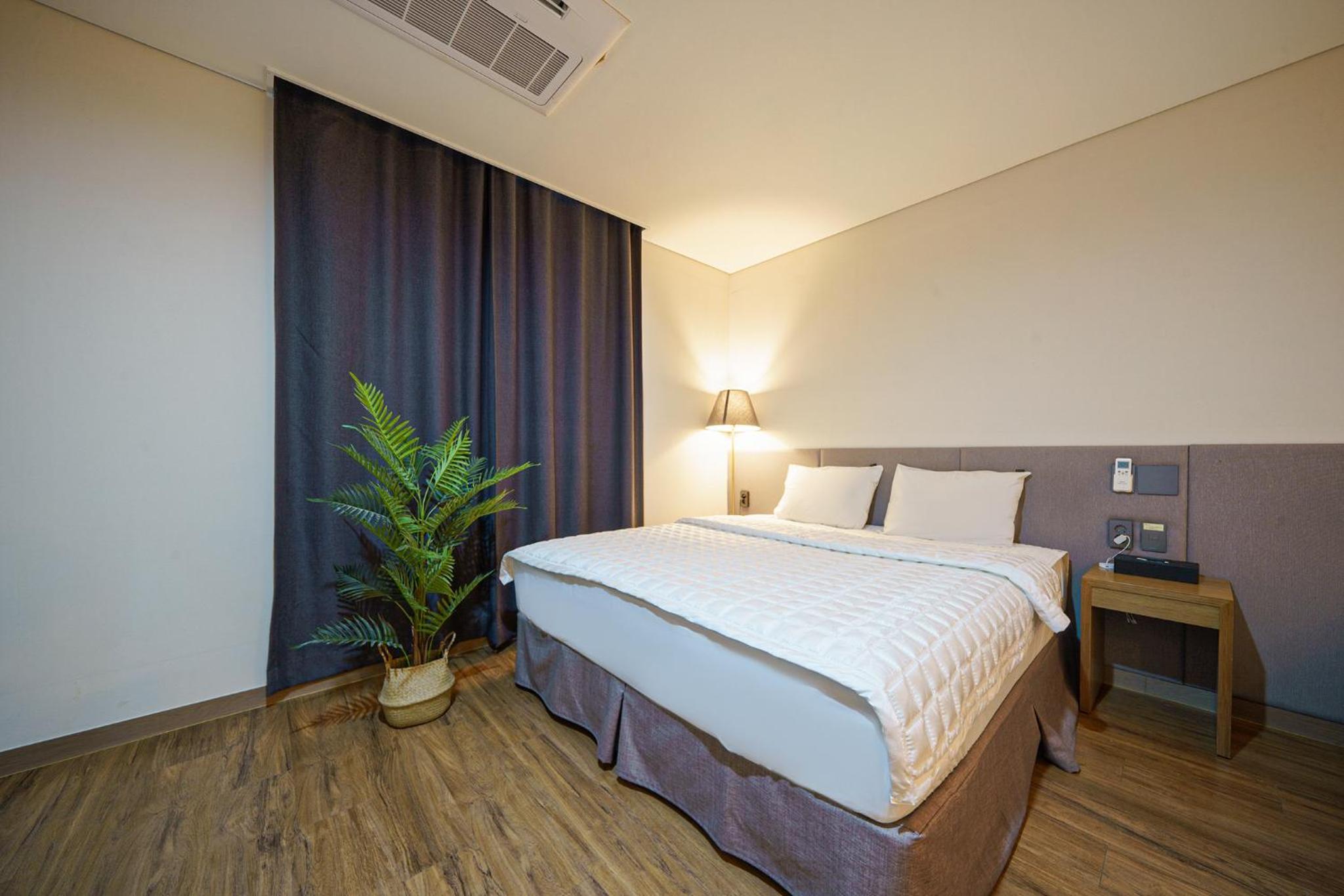Deluxe Family Room - Photo 13