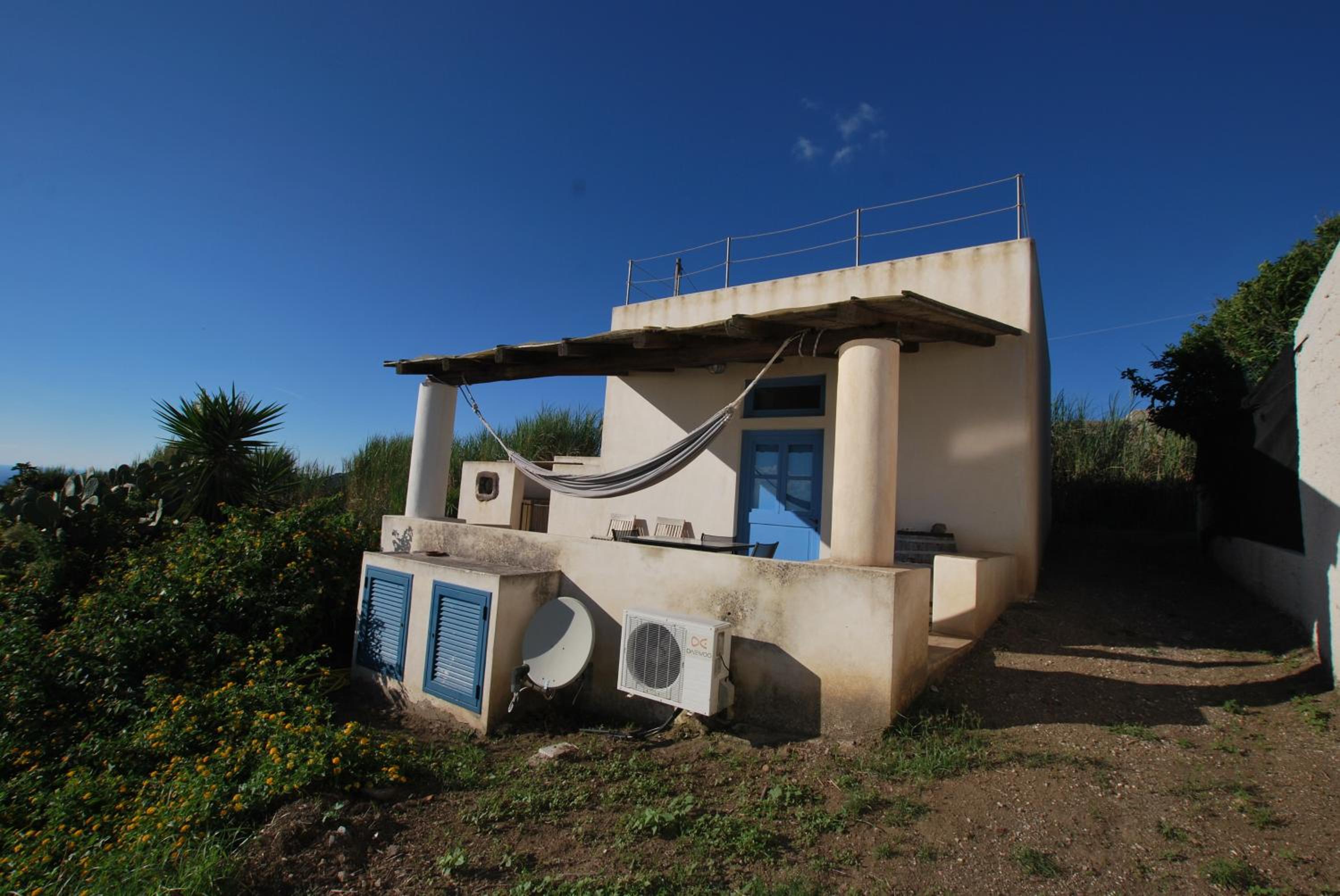 Cottage with Terrace and Sea View - Split Level