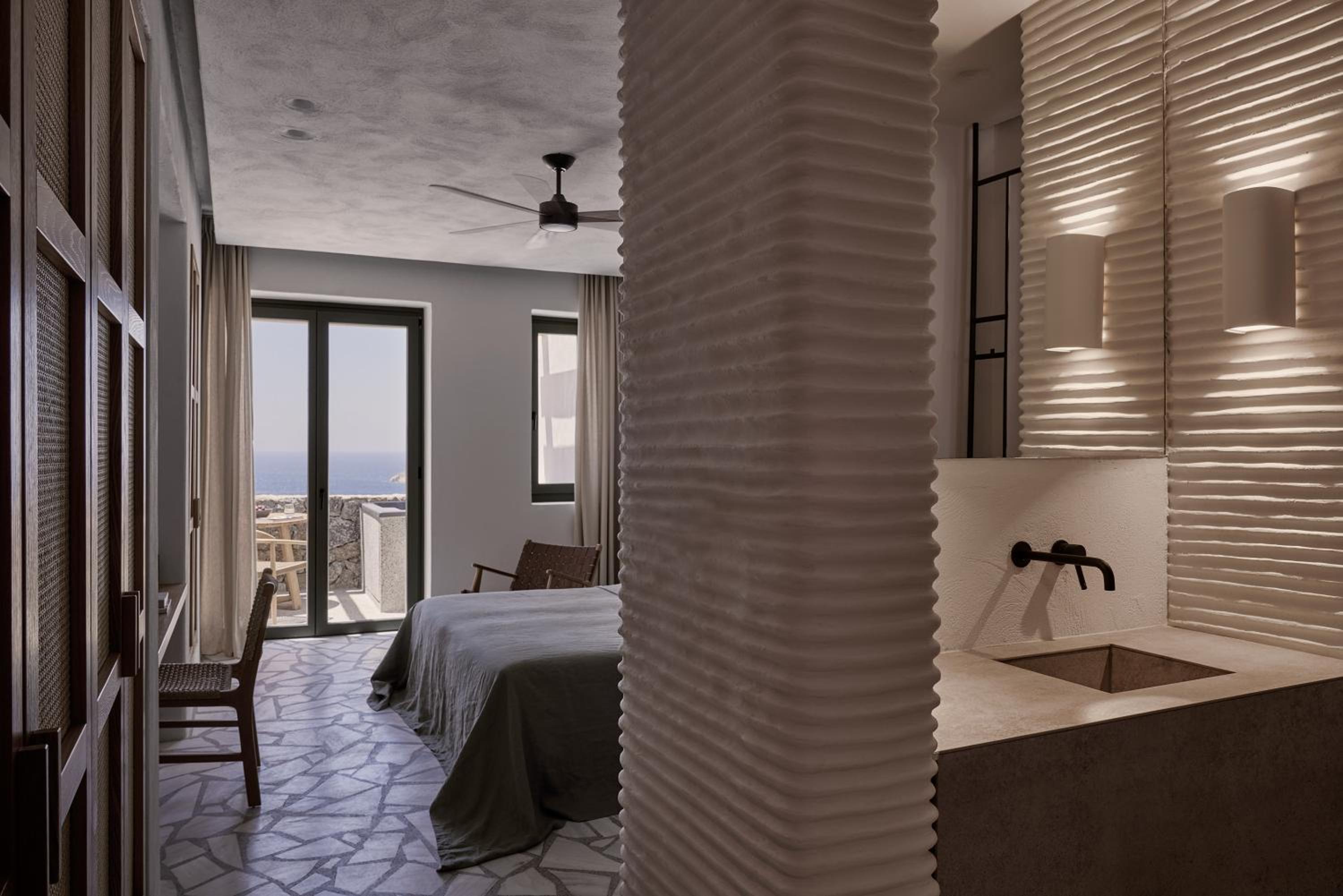 Suite with Hot Tub - Photo 8