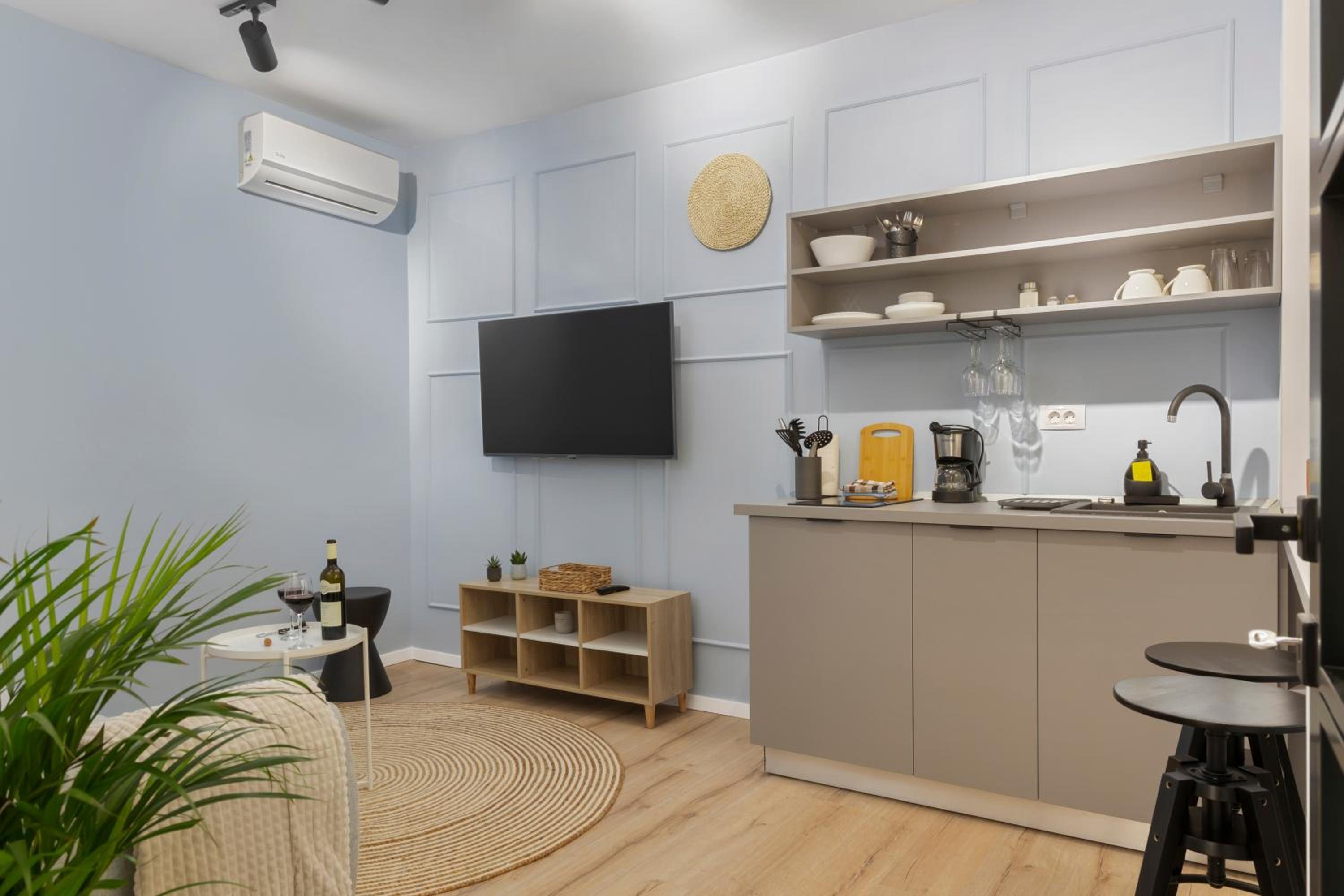 One-Bedroom Apartment - Photo 14