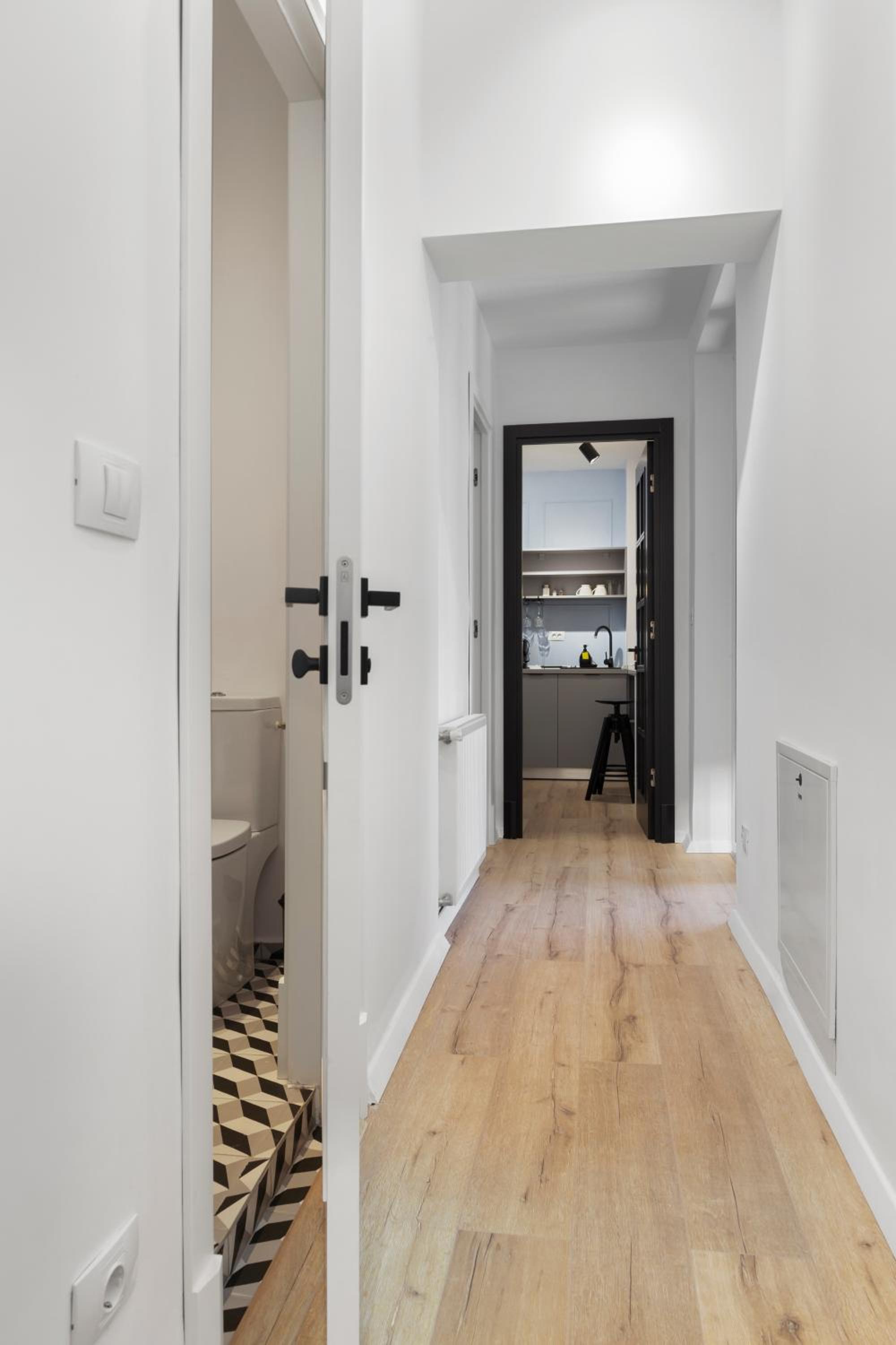 One-Bedroom Apartment - Photo 1