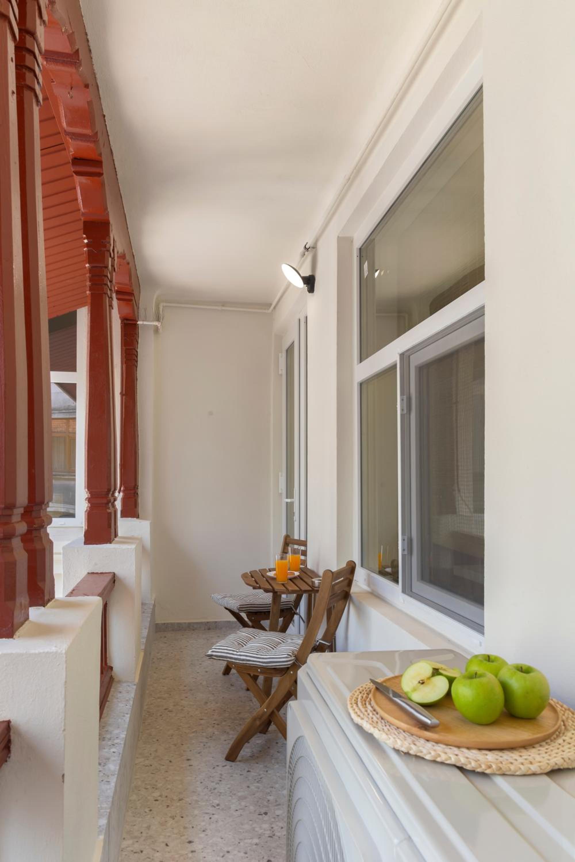 One-Bedroom Apartment - Photo 4