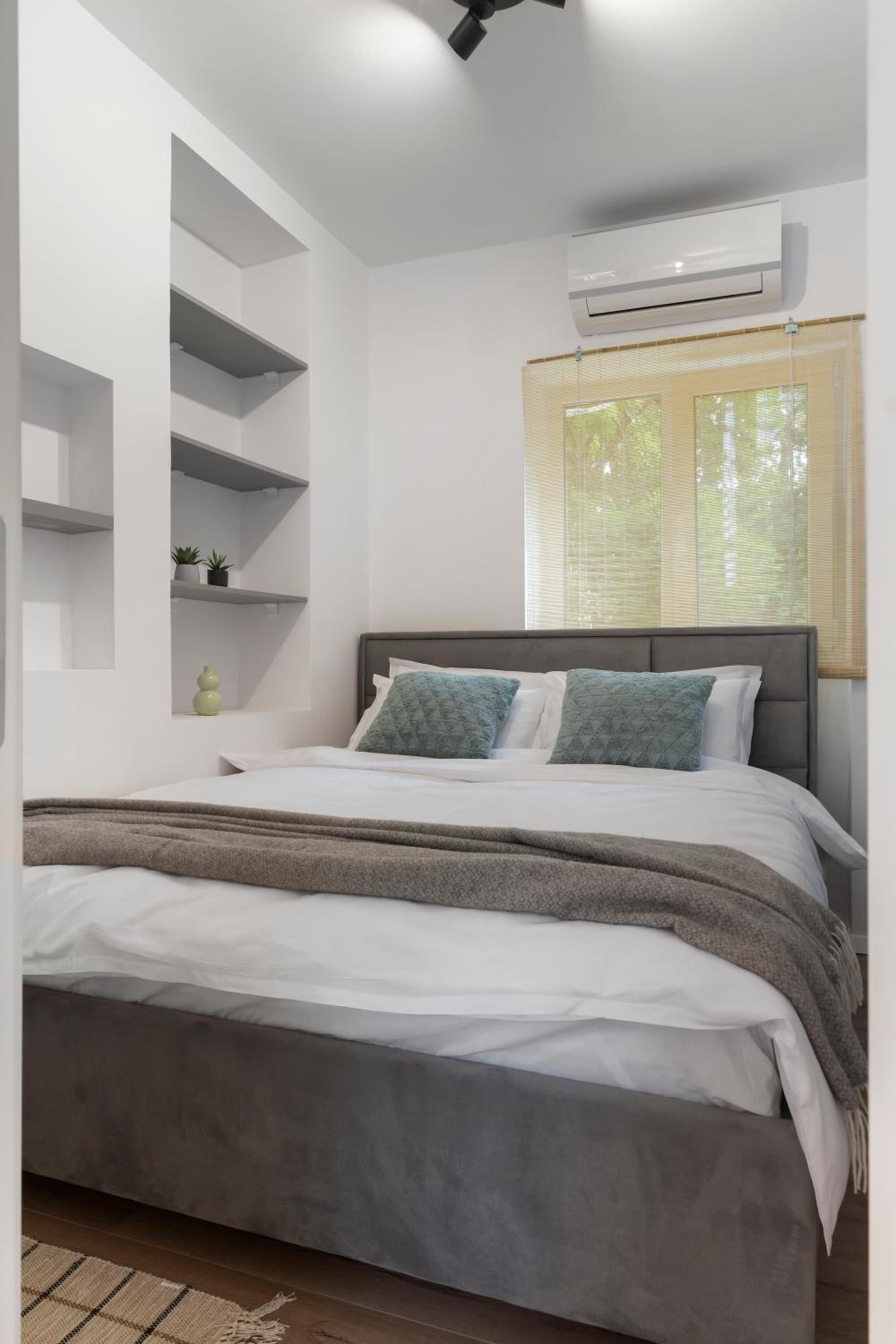 One-Bedroom Apartment - Photo 7
