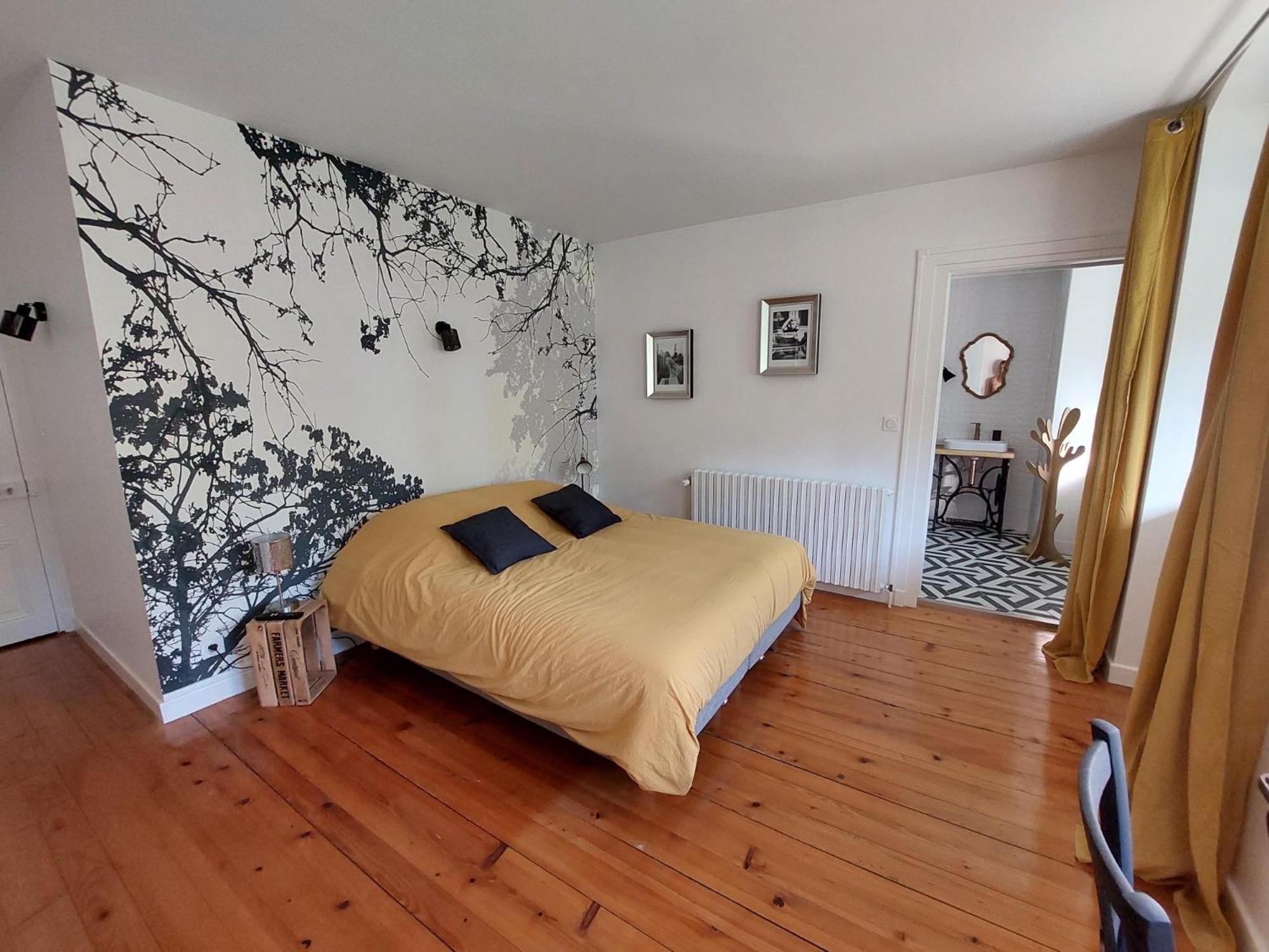 Queen Room with Balcony photo 2
