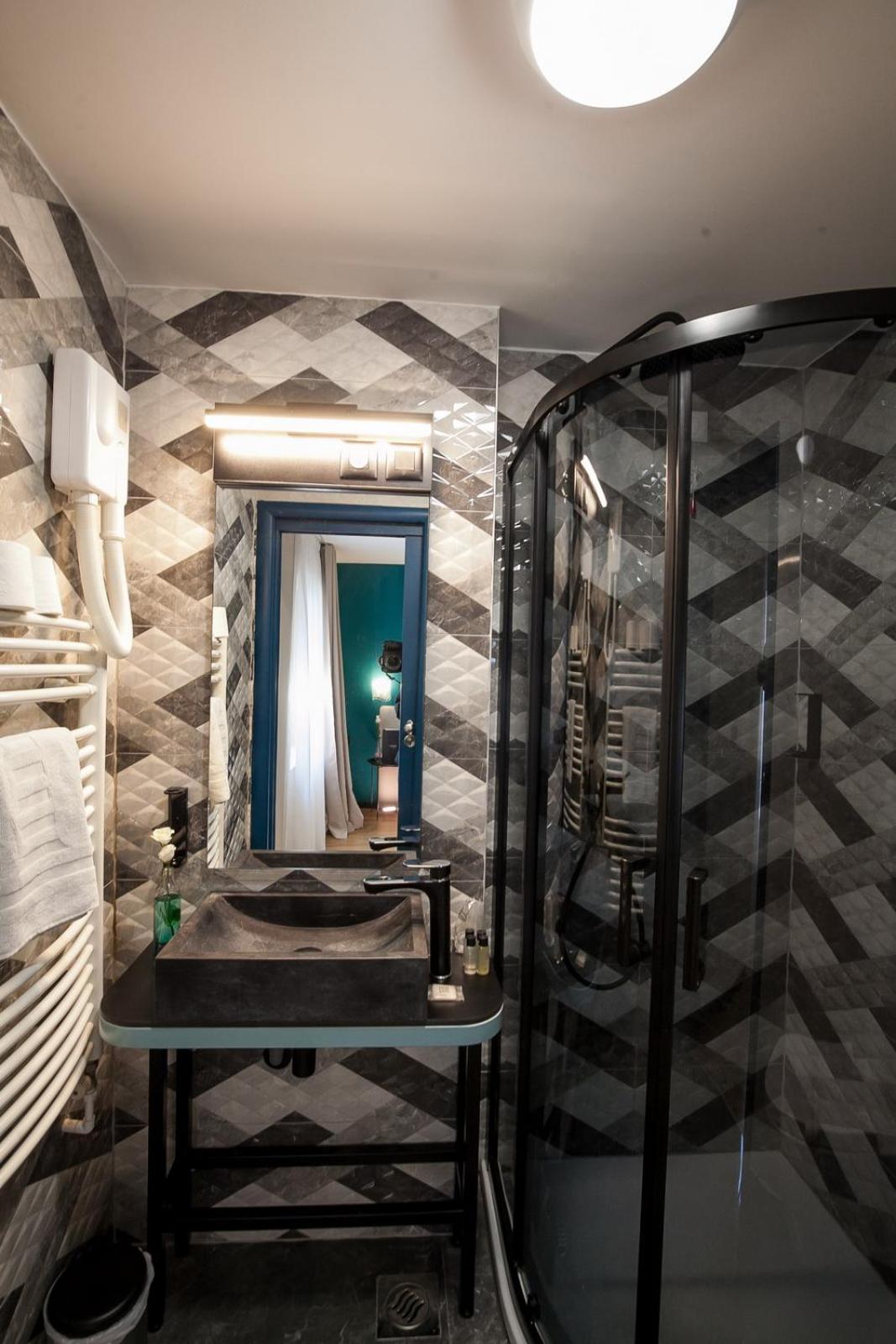 Standard Double Room - Photo 6