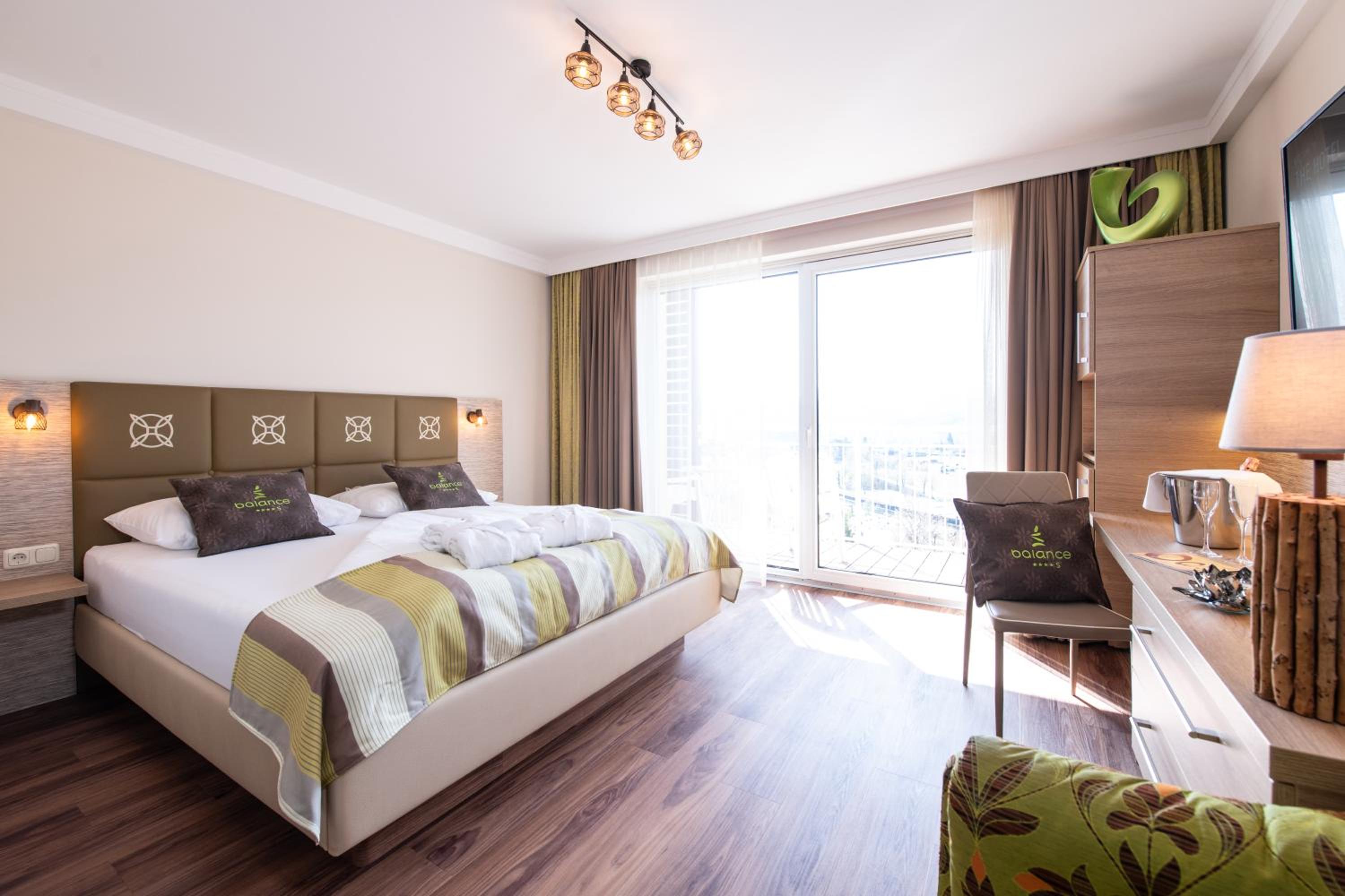 Double Room with Lake View photo 3