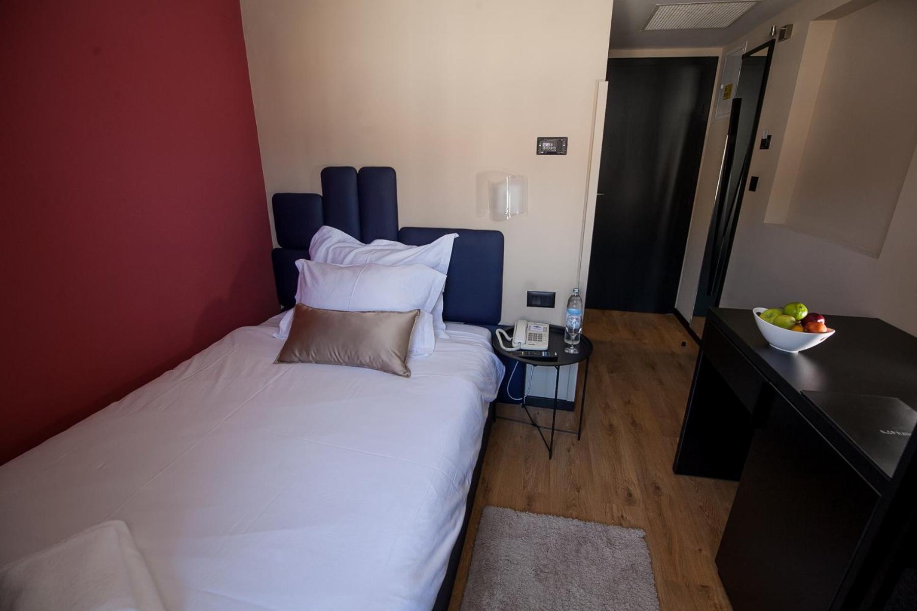 Single Room - Photo 1