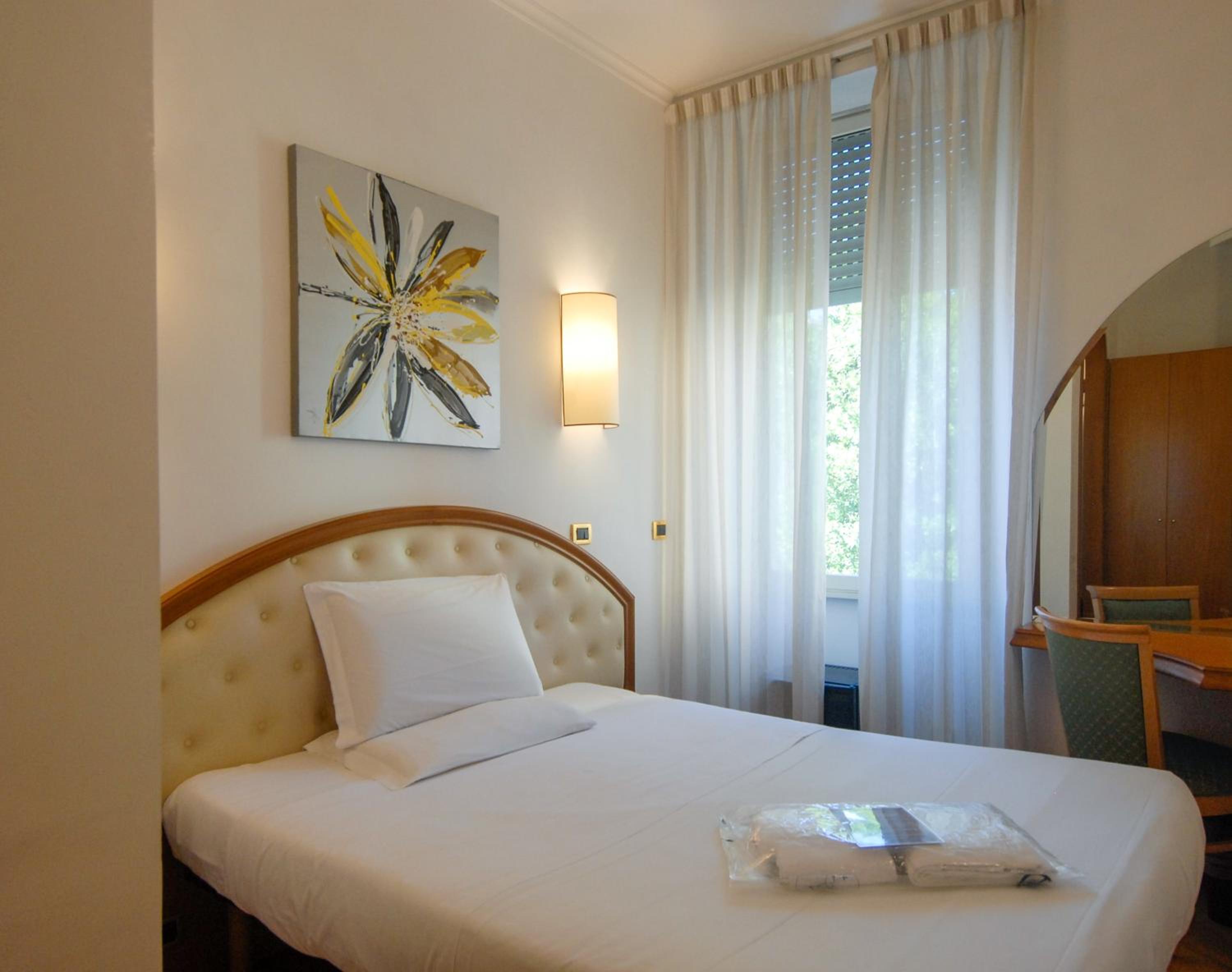 Single Room photo 2