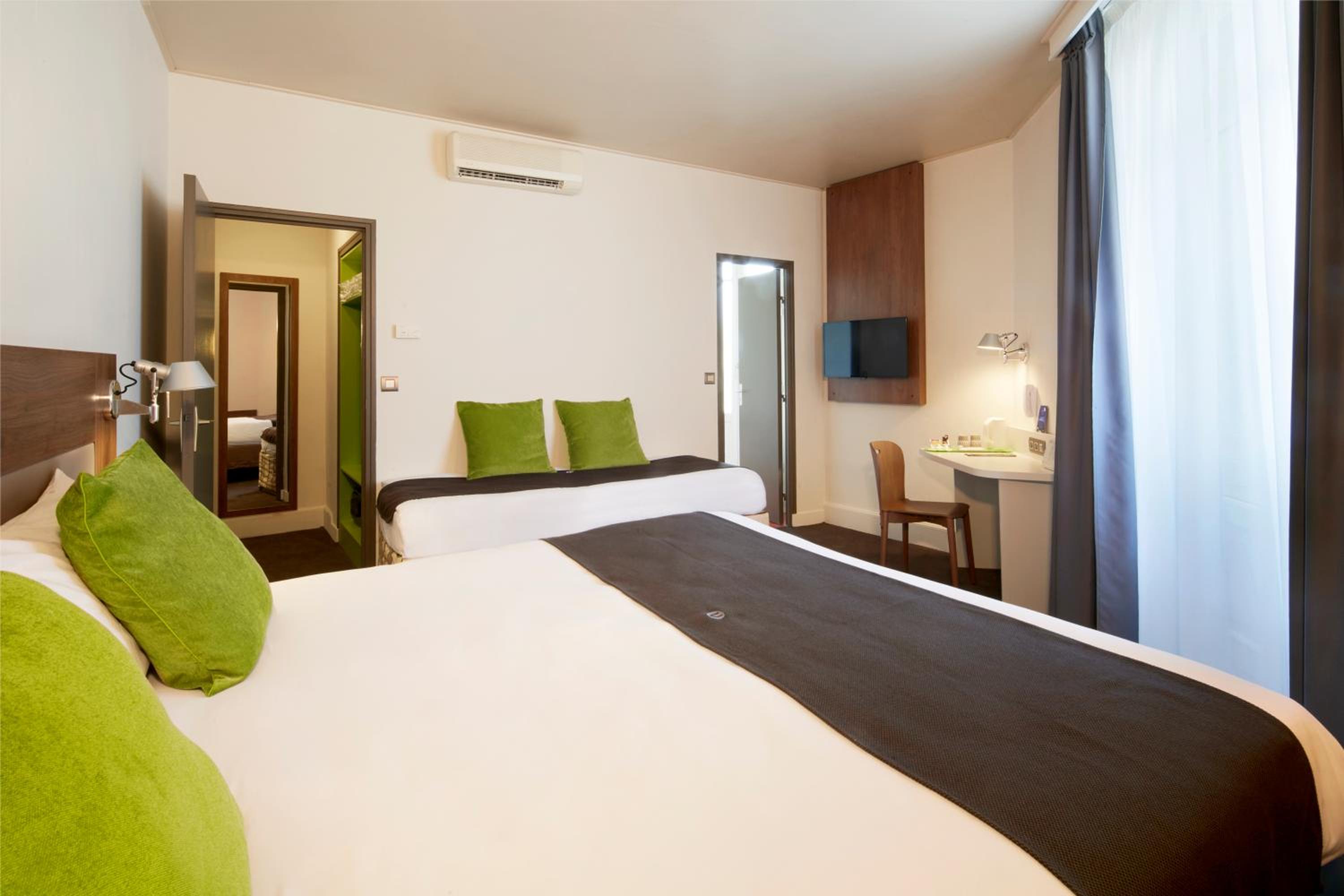 2 rooms next to each other photo 3