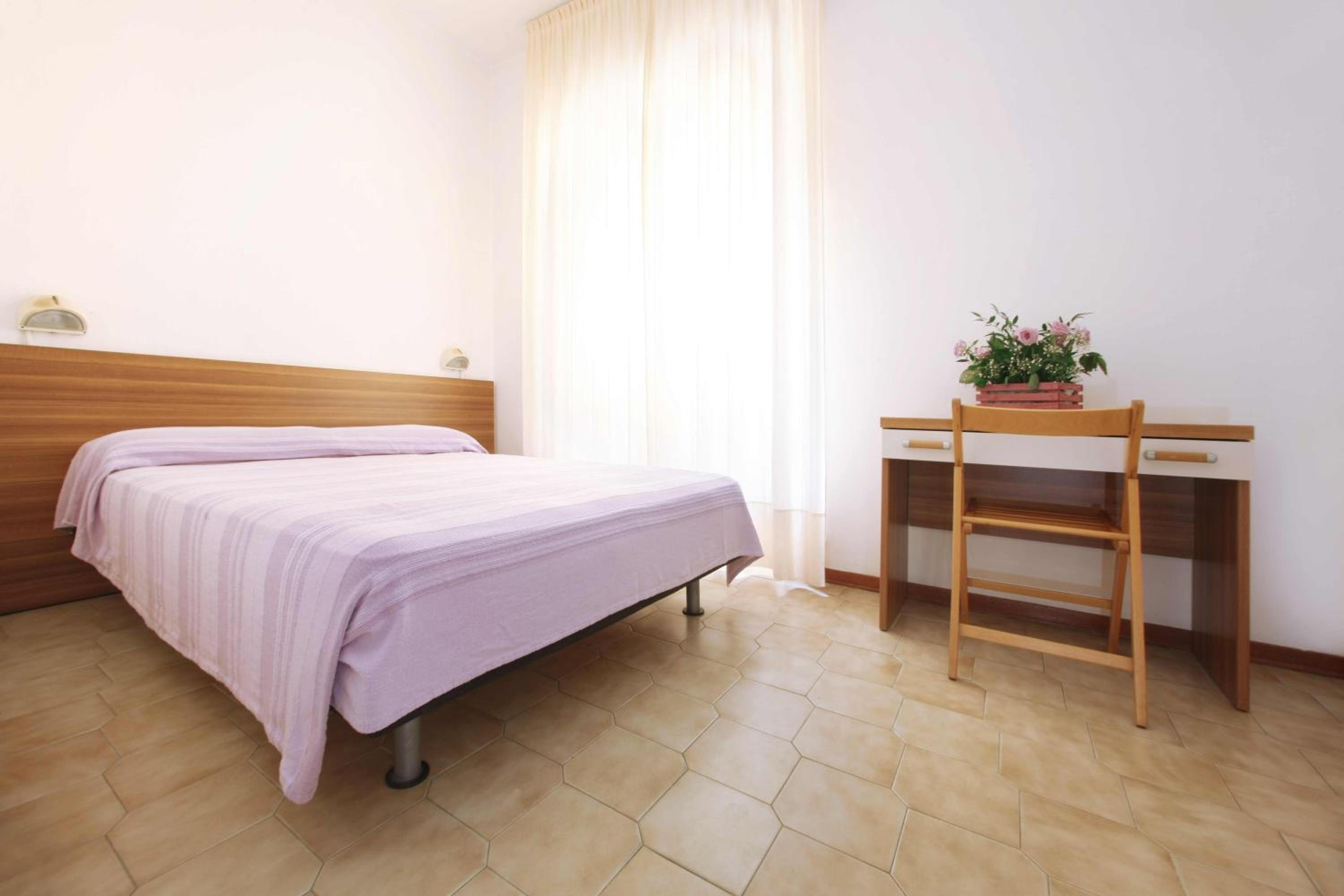 One-Bedroom Apartment (5 Adults) photo 1