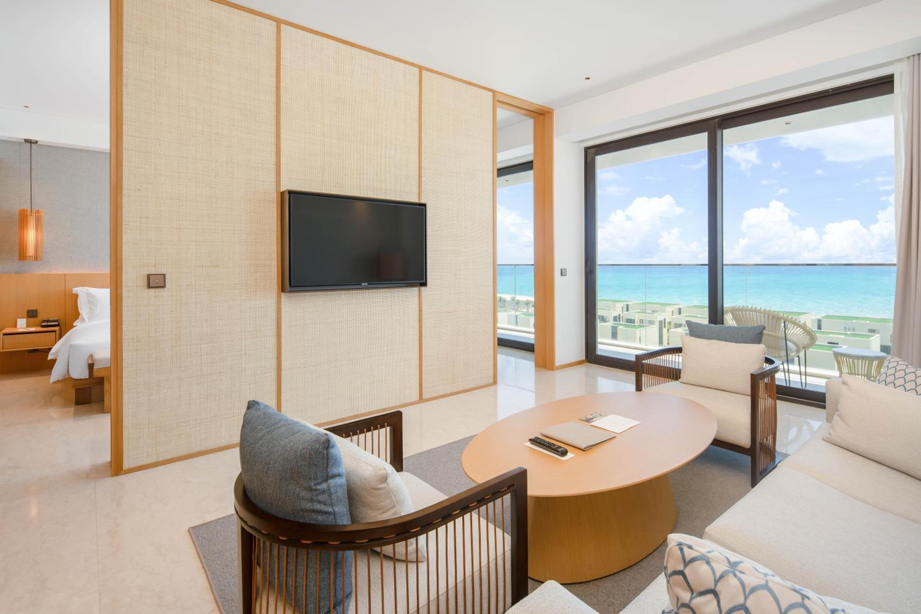 Monogram Suite Twin Ocean View with Monogram Lounge Access - Mini-bar included once per stay, Daily Guest Activities - Photo 14
