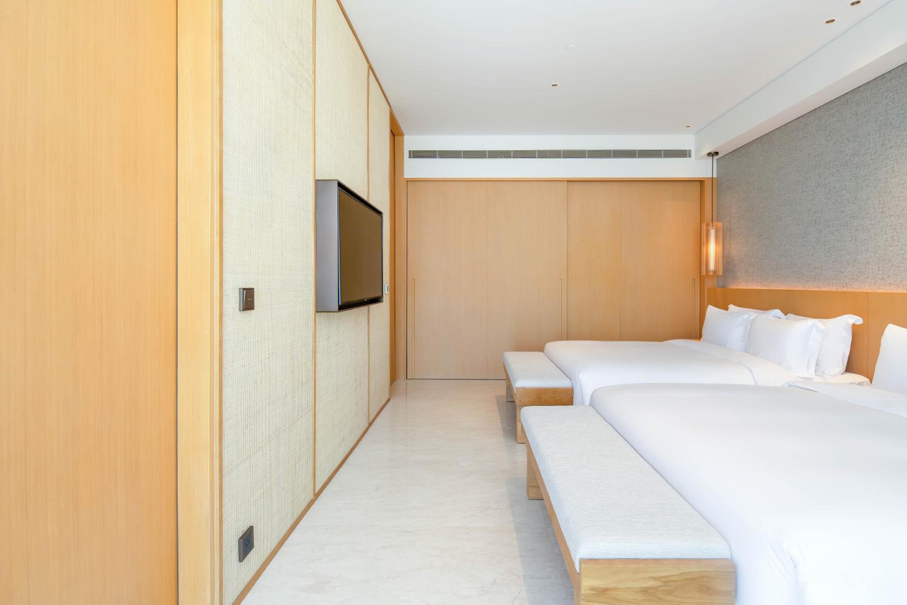 Monogram Suite Twin Ocean View with Monogram Lounge Access - Mini-bar included once per stay, Daily Guest Activities - Photo 13