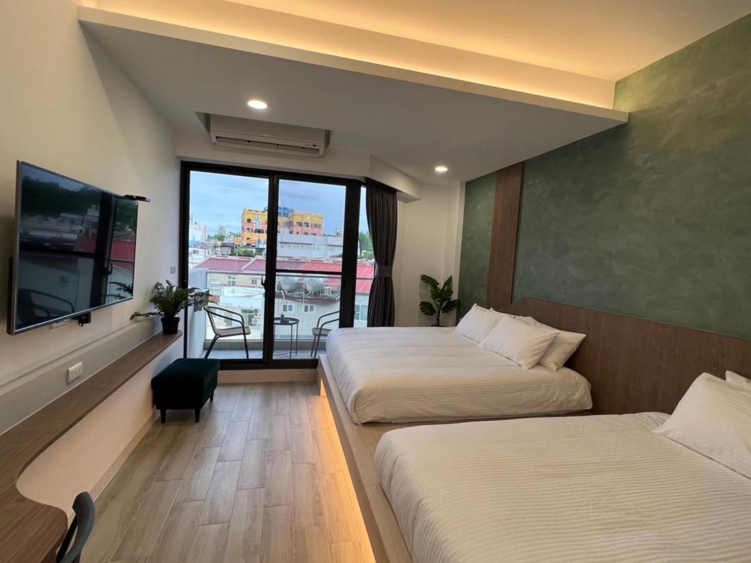 Quadruple Room with Balcony photo 3