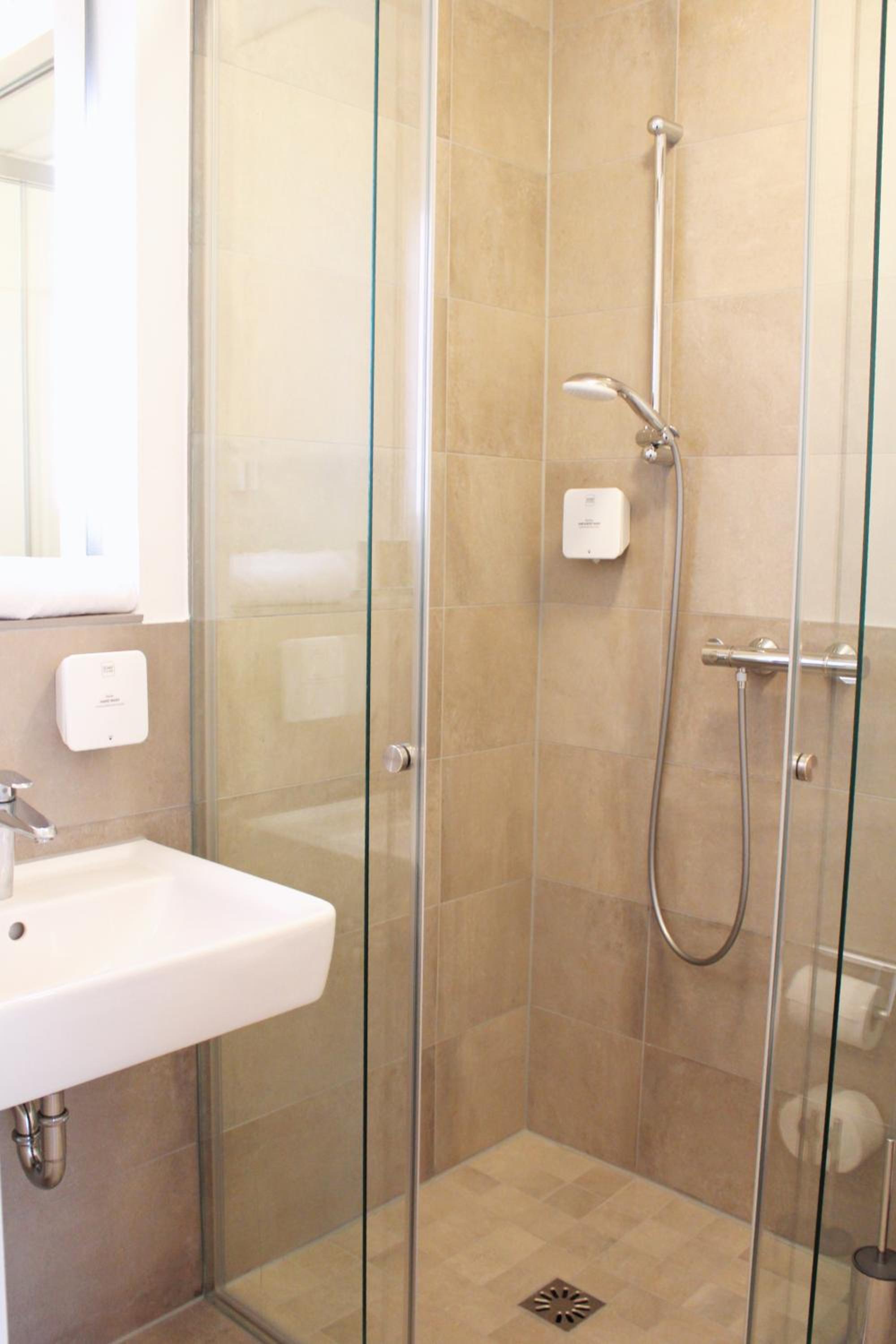 Standard Double Room - Photo 2
