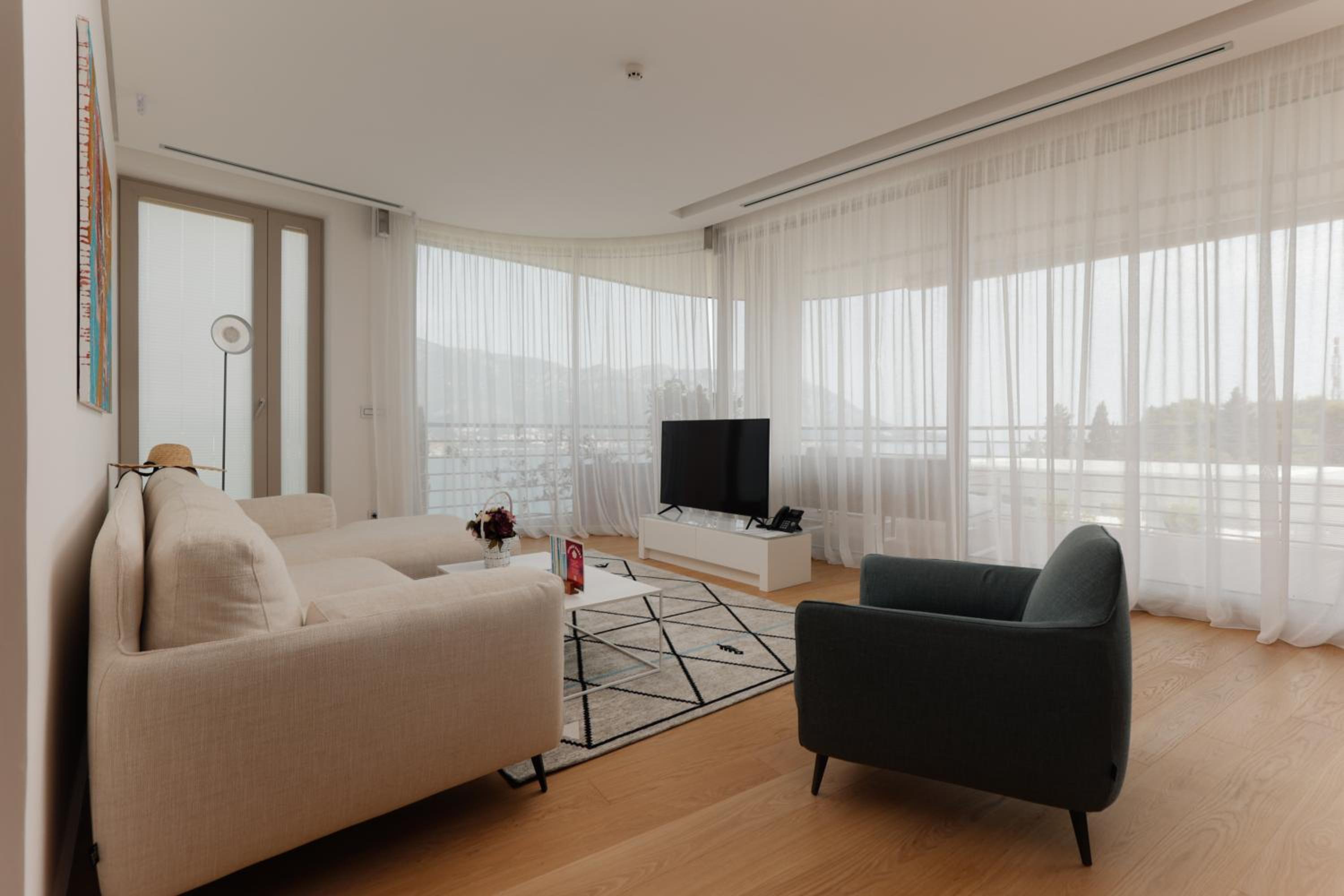 Two-Bedroom Apartment with Sea View - Sunny Hill