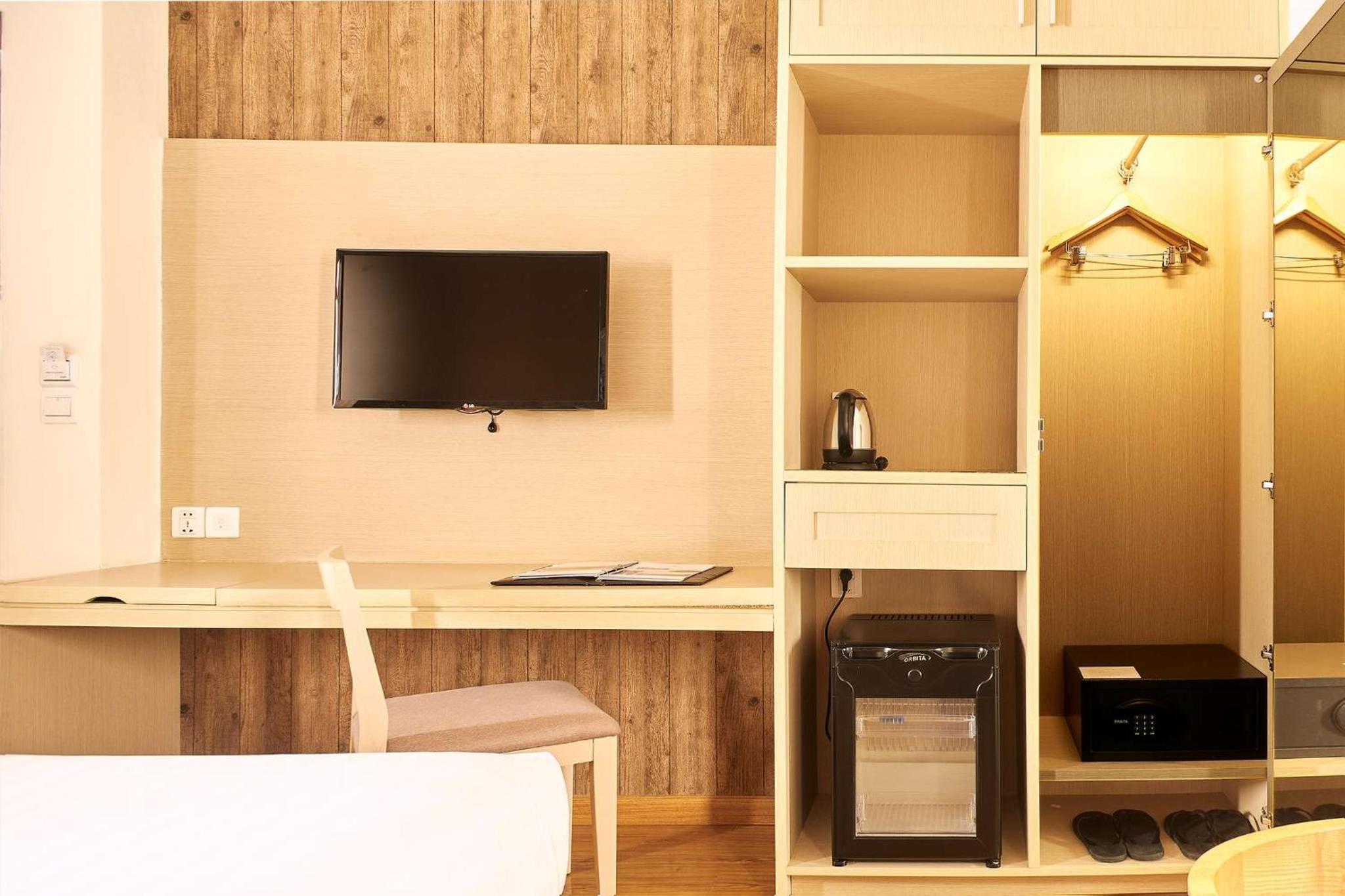 Deluxe Room (No Window) photo 3