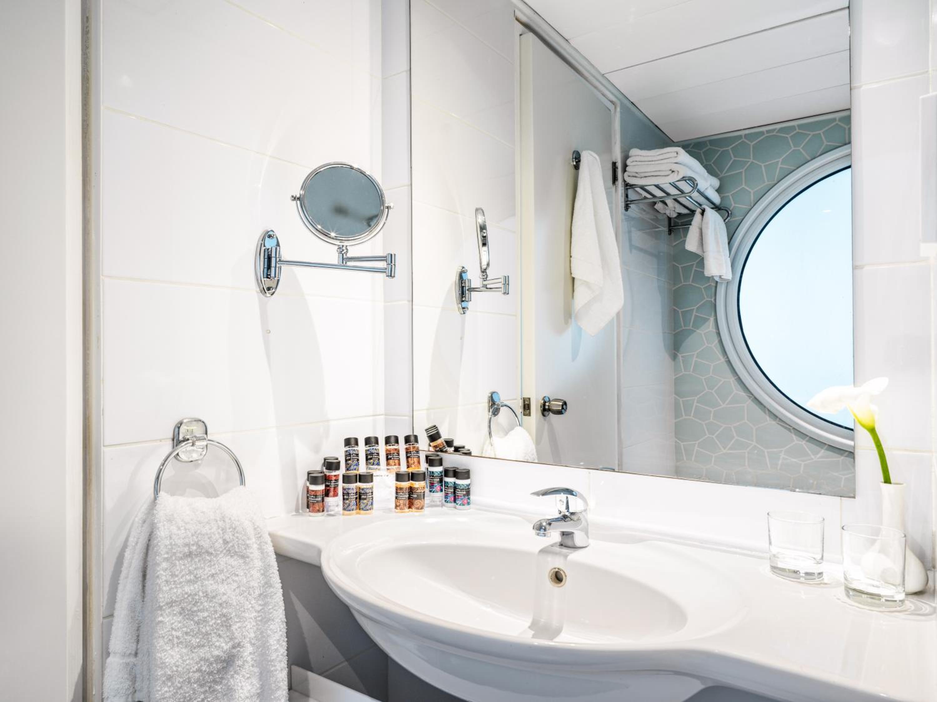 Double or Twin Room with Side Sea View