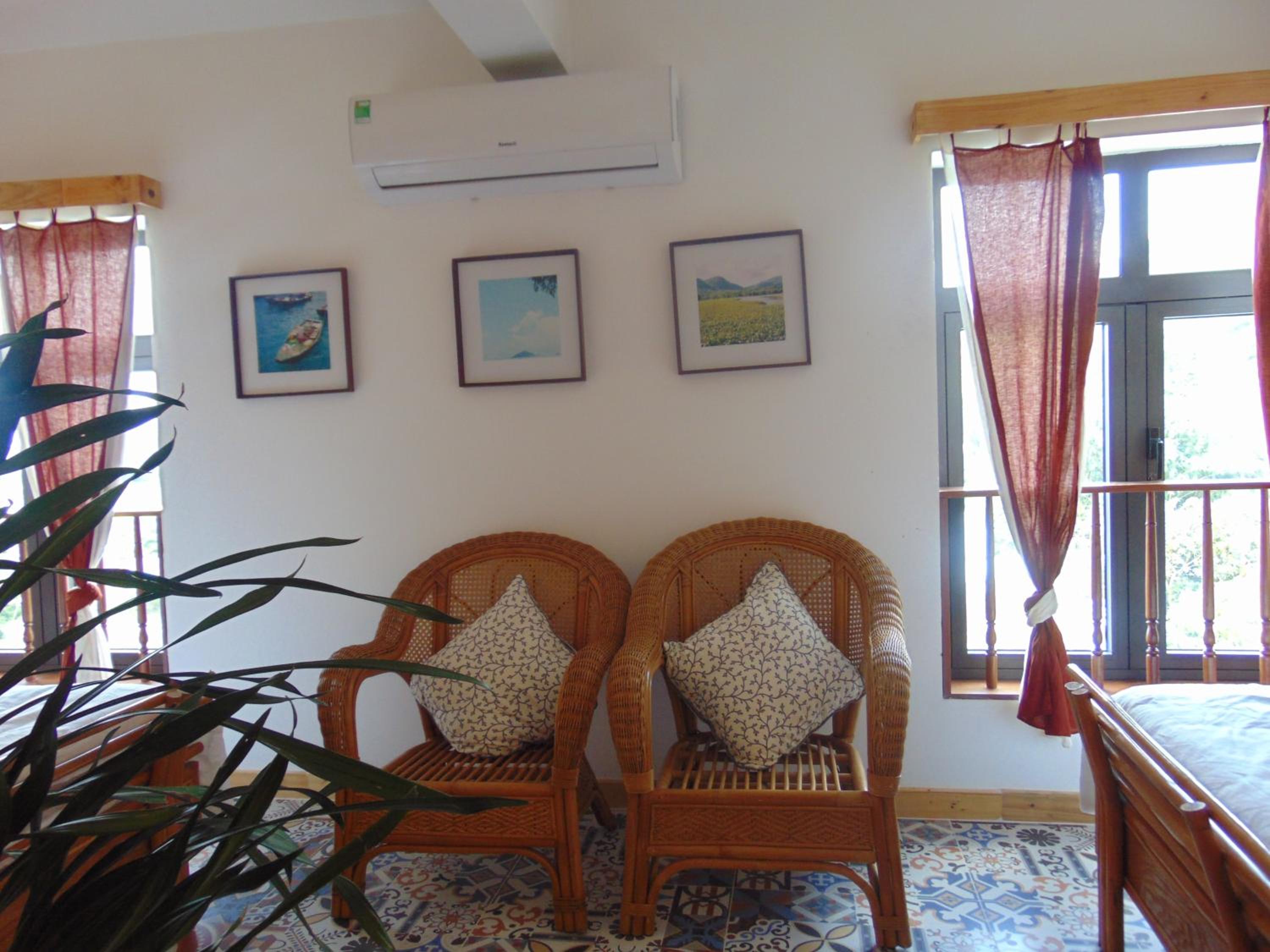 Family Room with Mountain View photo 3