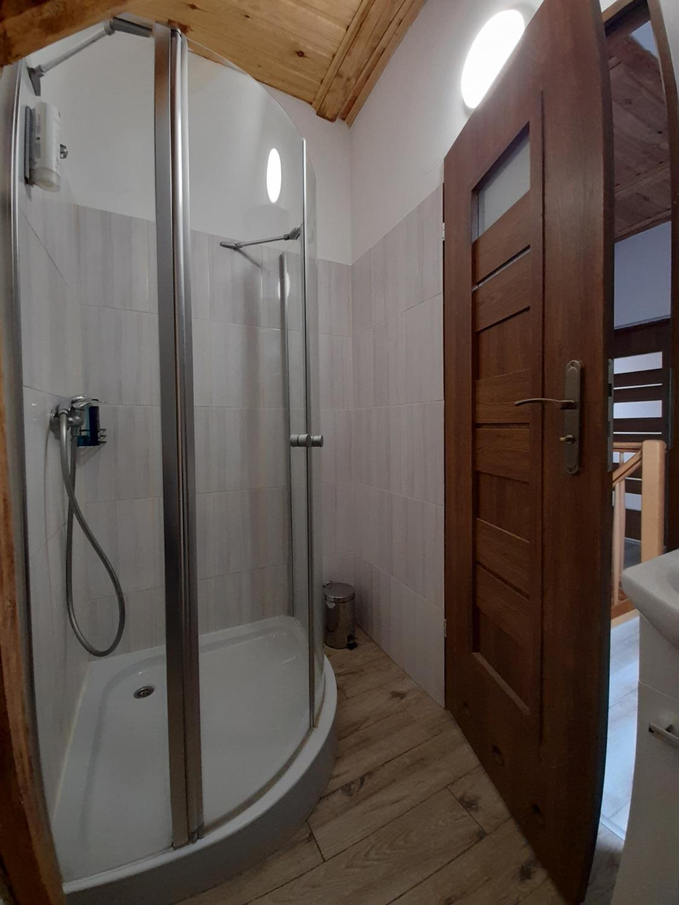 Large Twin Room - Photo 4