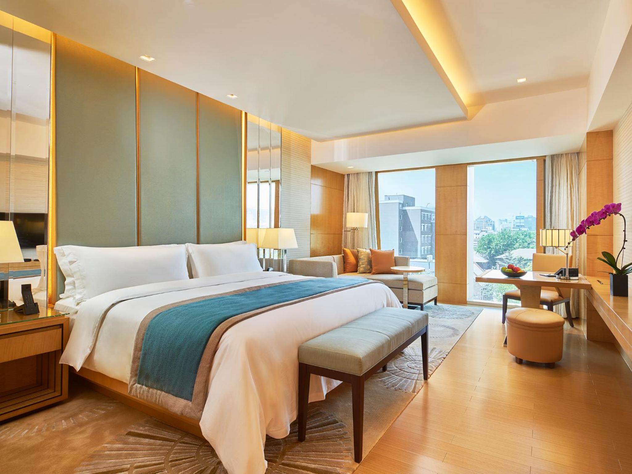Premier King Room