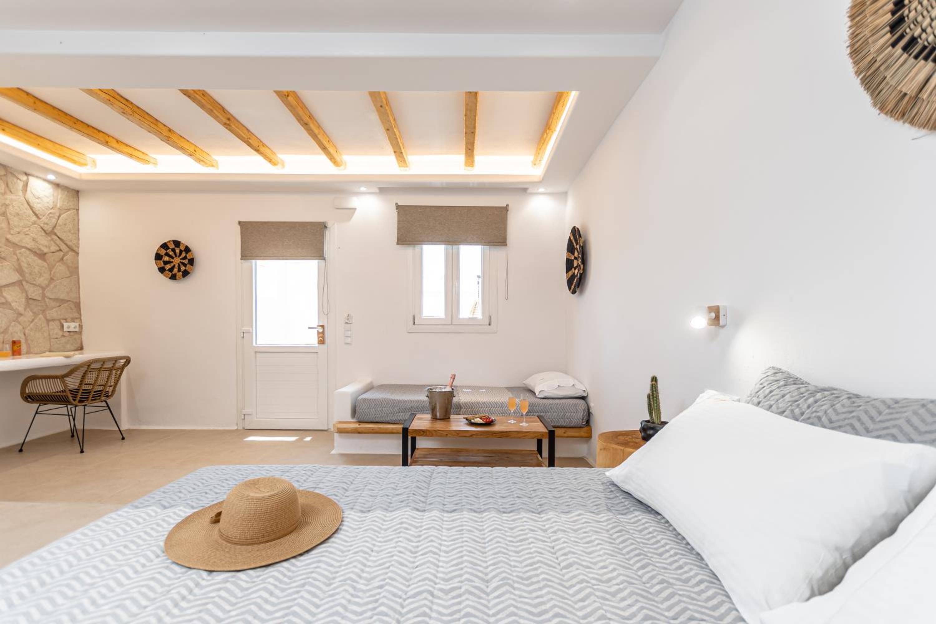 Junior Suite with Private Veranda & Outdoor Hot Tub | Semi-Basement, photo 6