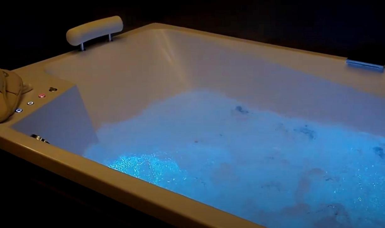 Suite with Spa Bath photo 3