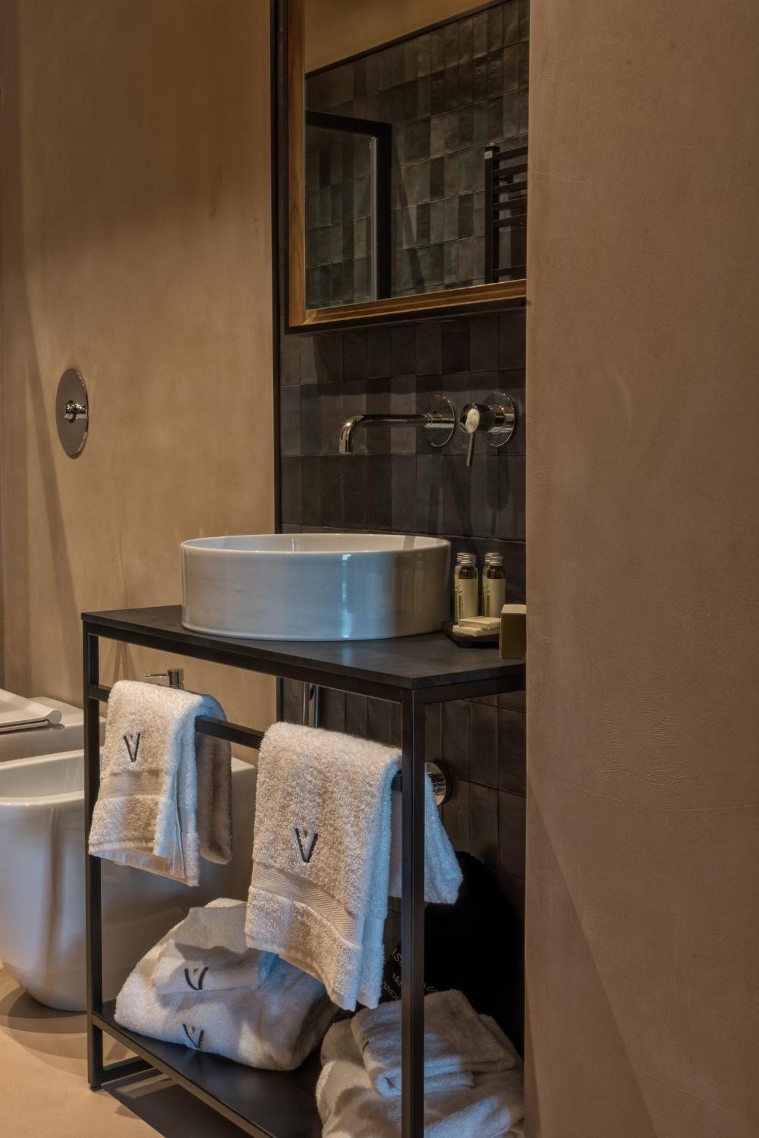 Suite - Photo 10