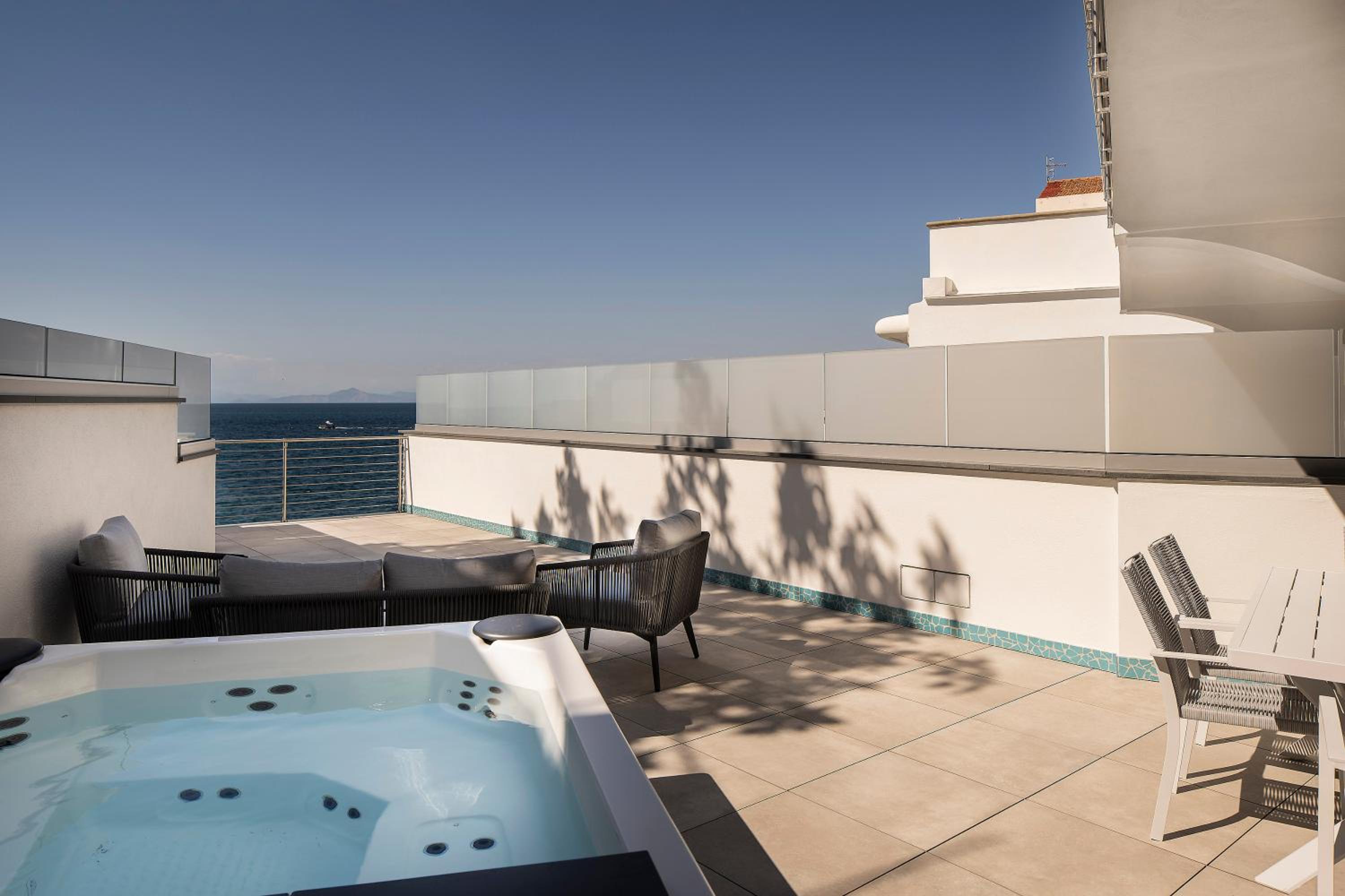 Suite with Hot Tub