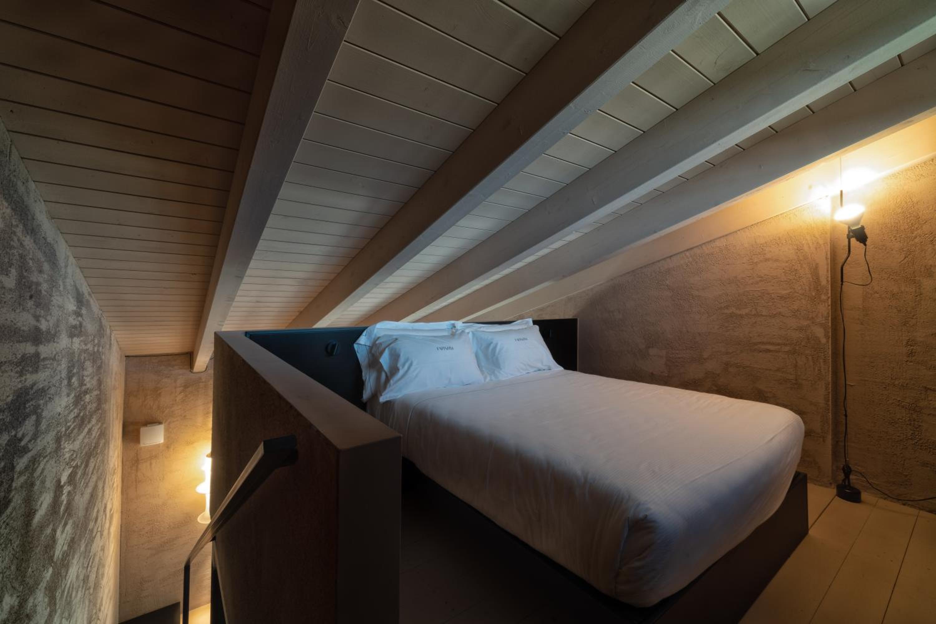 Suite - Photo 14