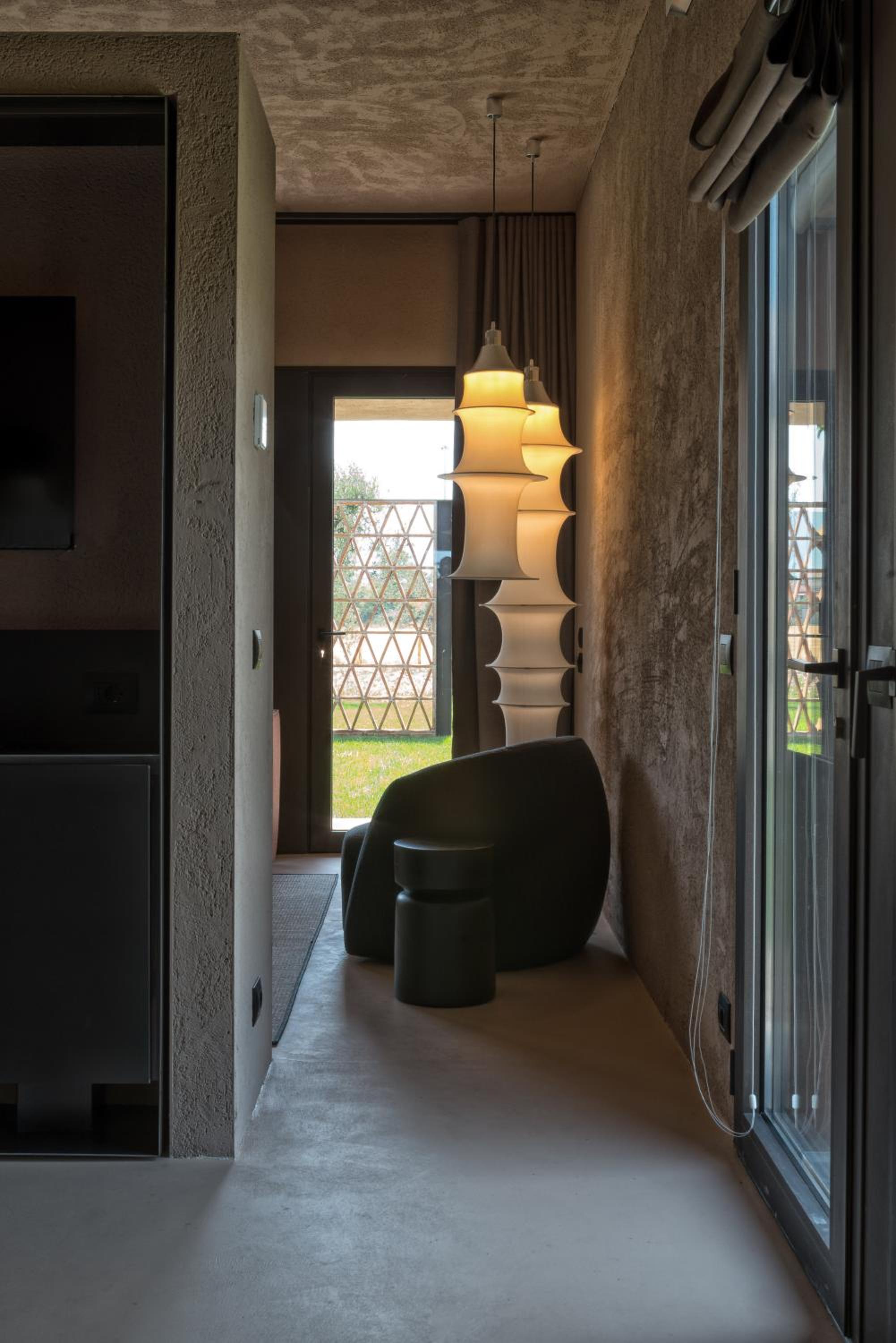 Suite - Photo 18