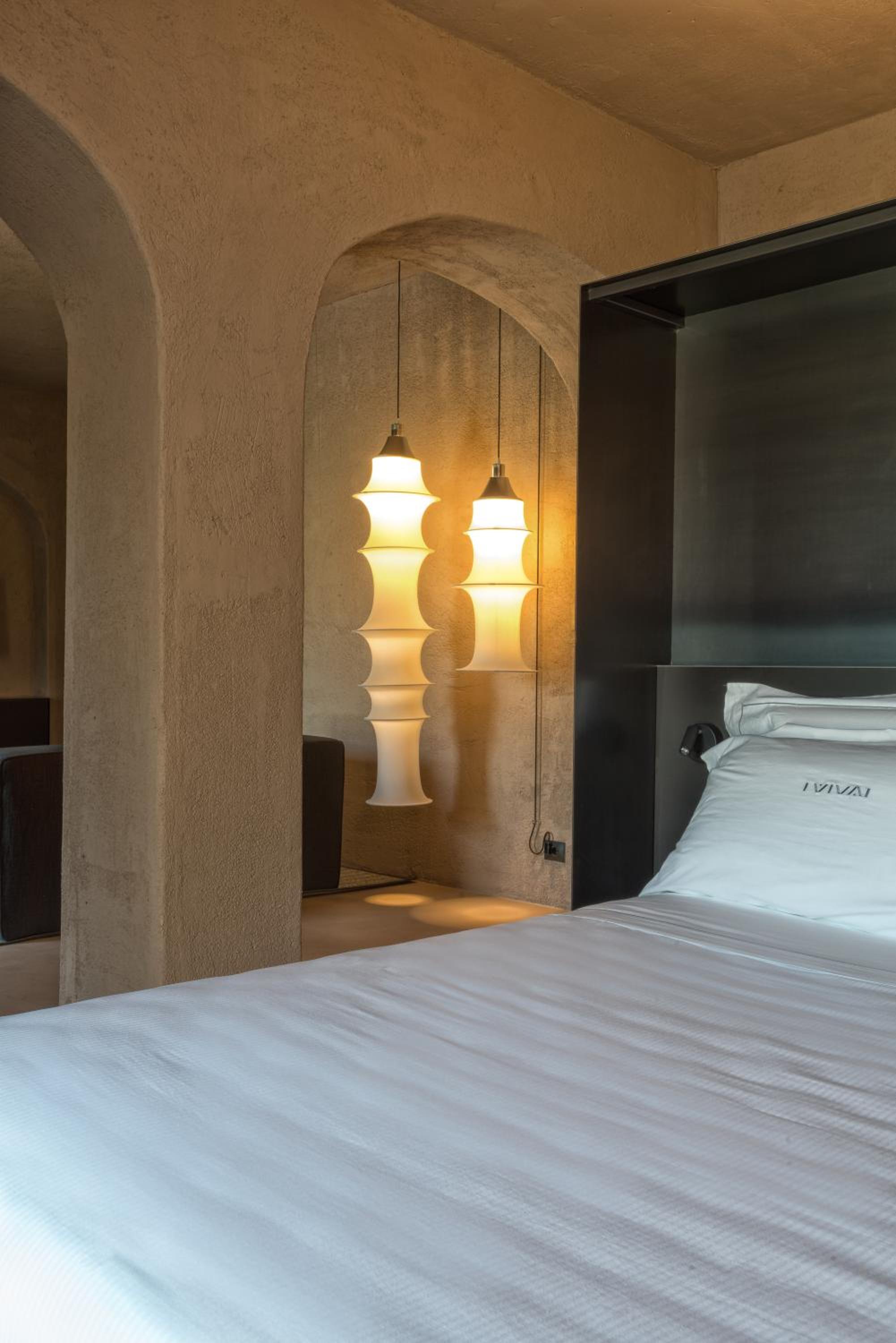 Suite - Photo 20