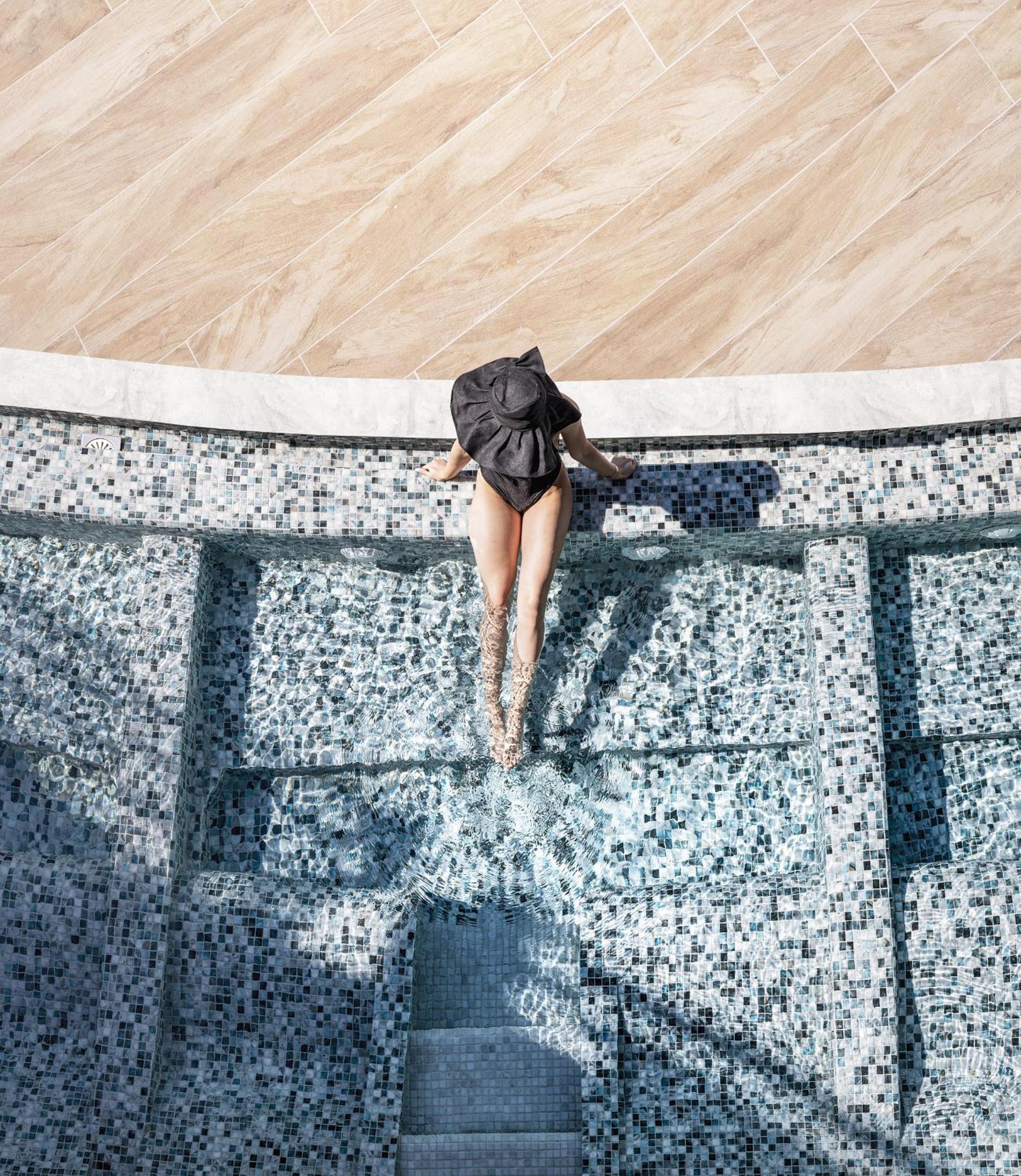 Superior Room with Plunge Pool & Pool View - Photo 3