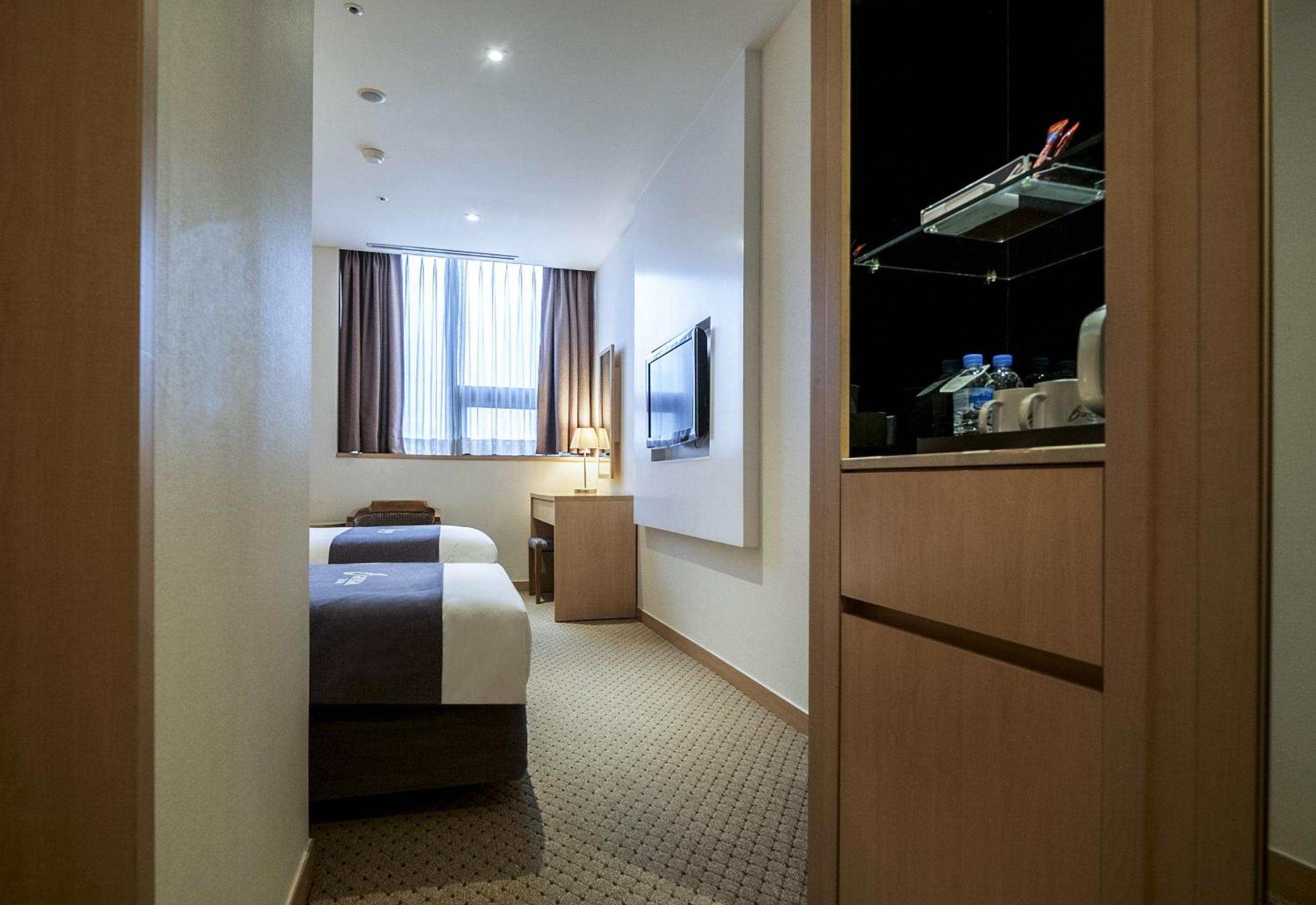 Superior Twin Room with Bath photo 2