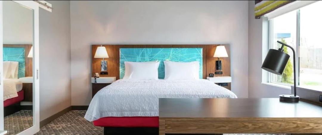 Queen Room With Two Queen Beds - Photo 1
