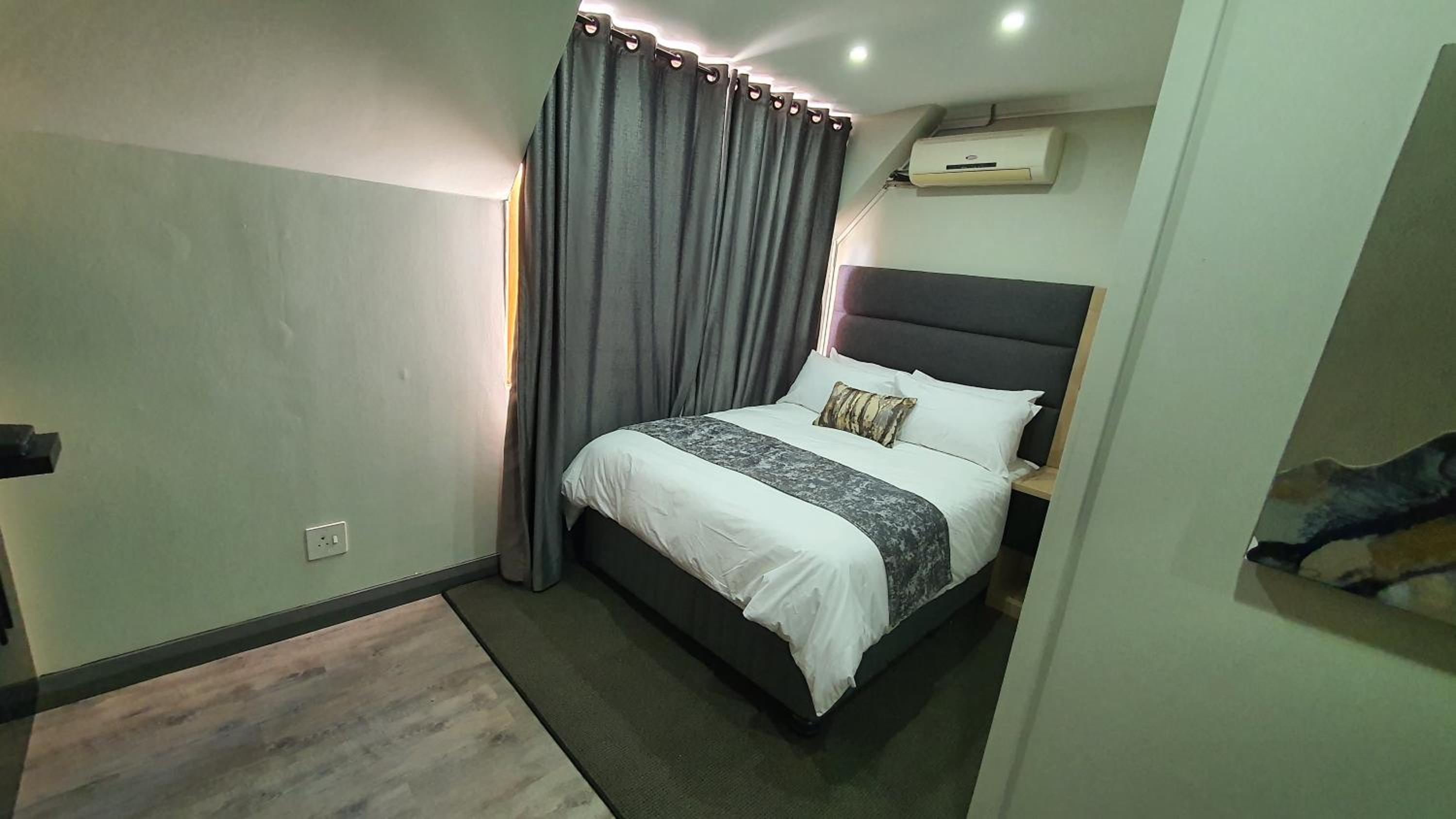 Budget Single Room photo 2