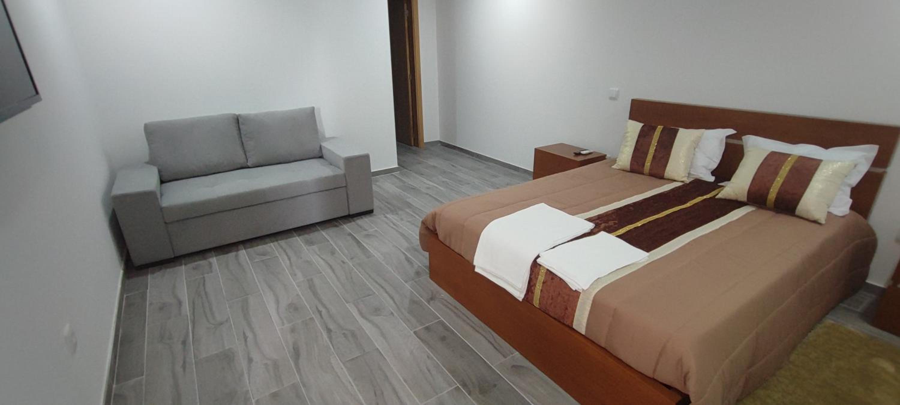 Double Room with Private Bathroom - Photo 4