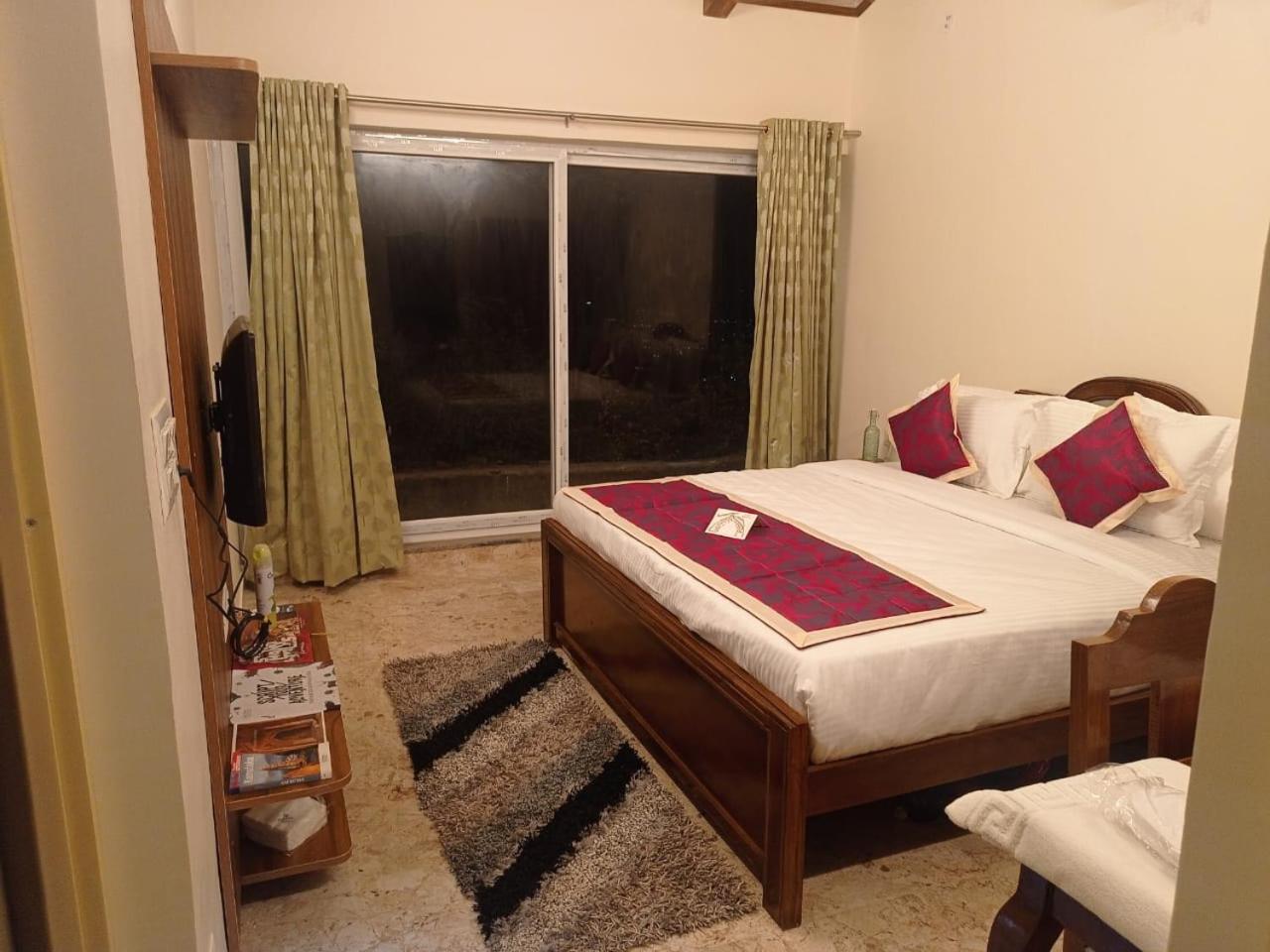 Deluxe King Room photo 1
