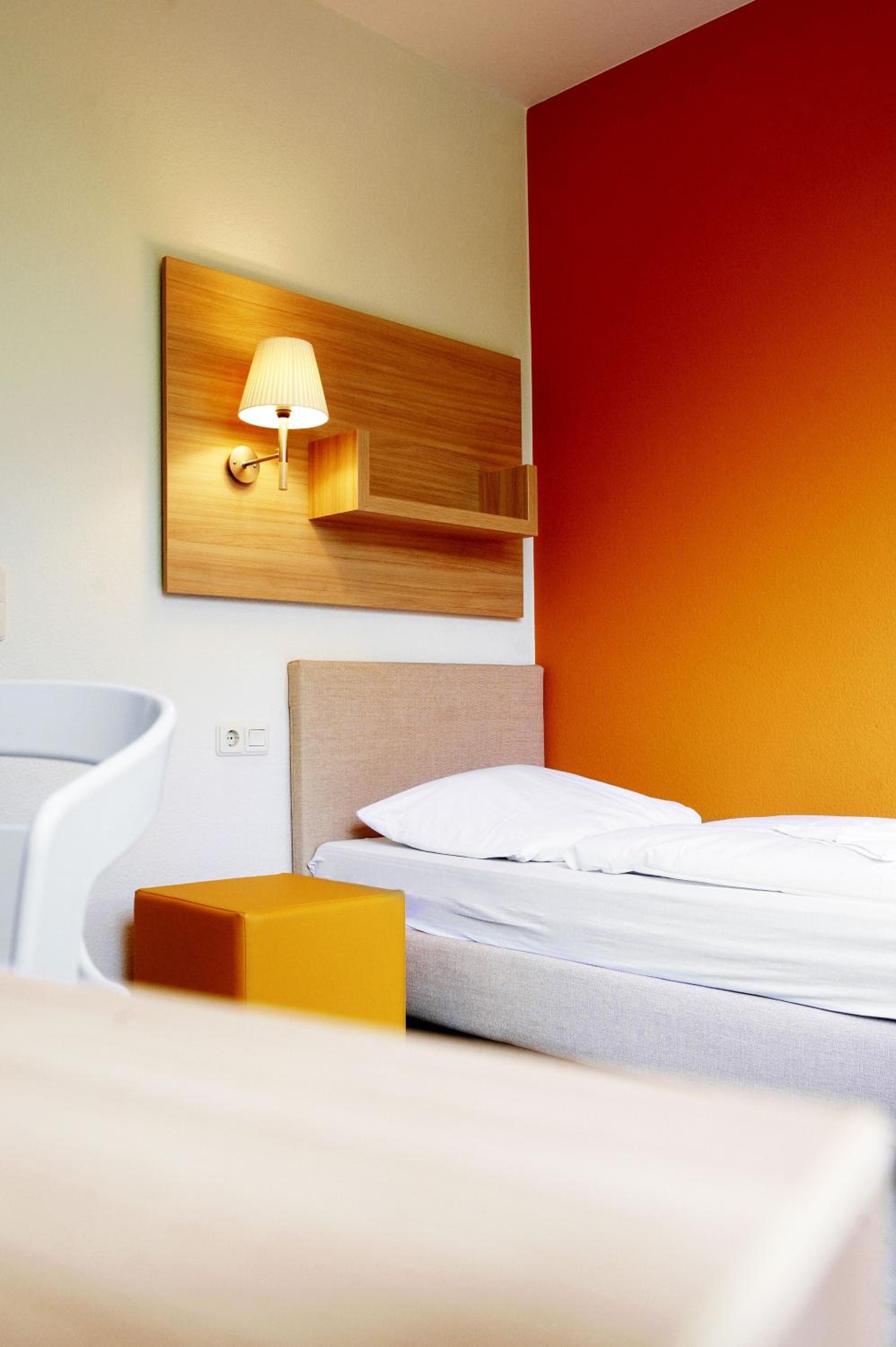 Standard Twin Room - Photo 4