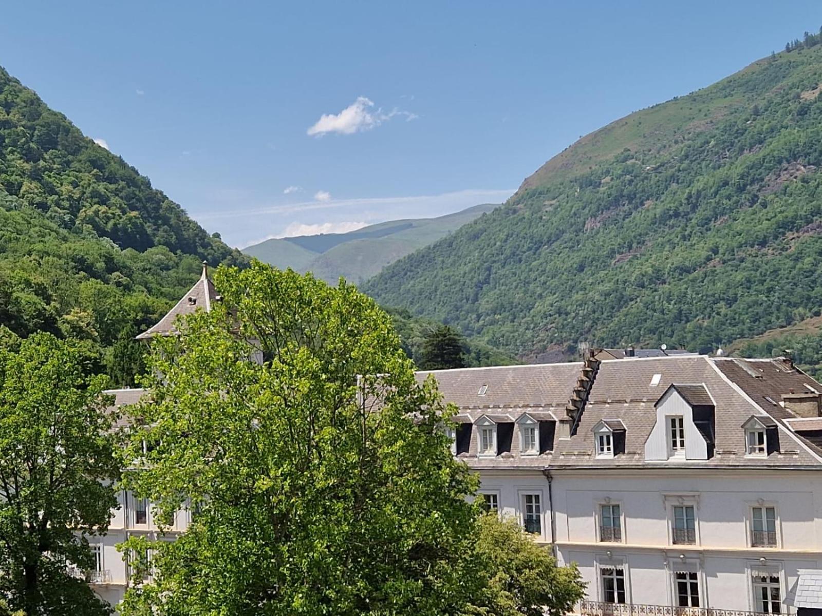 Apartment with Mountain View photo 2