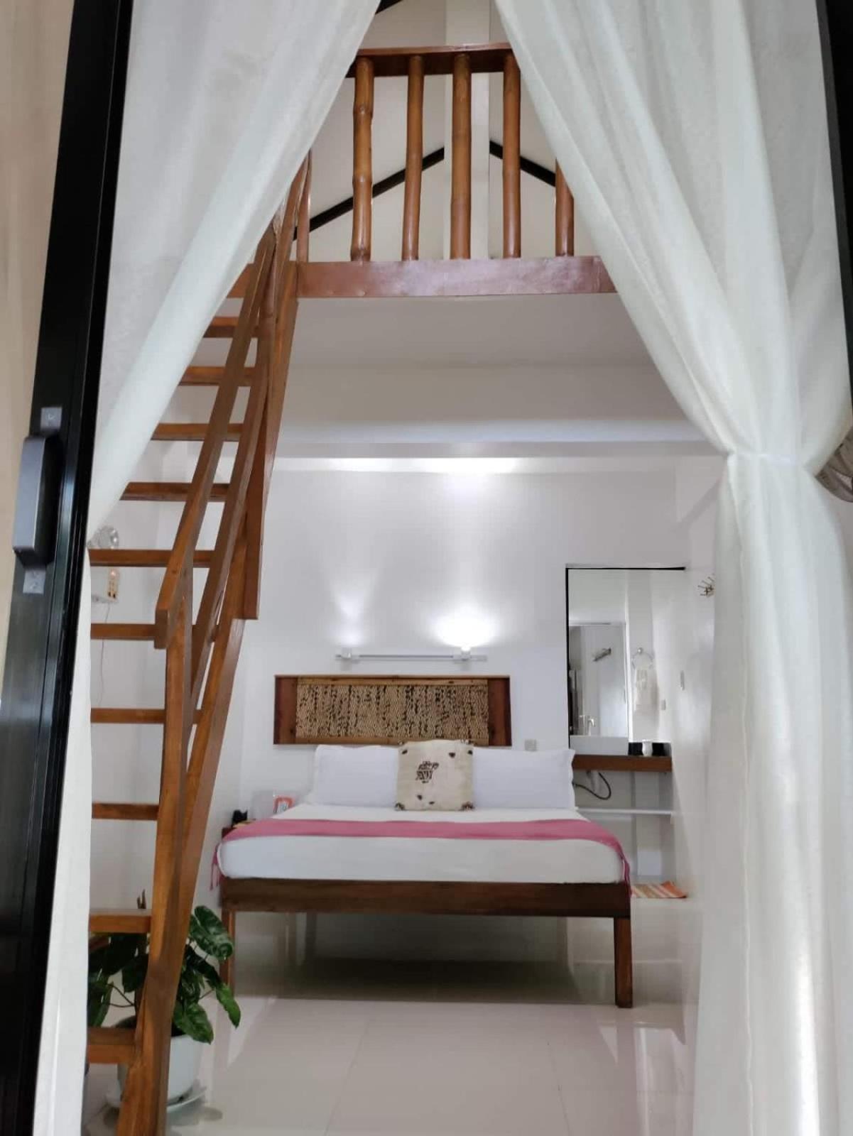 BeachFront Bungalow with Loft - Photo 8